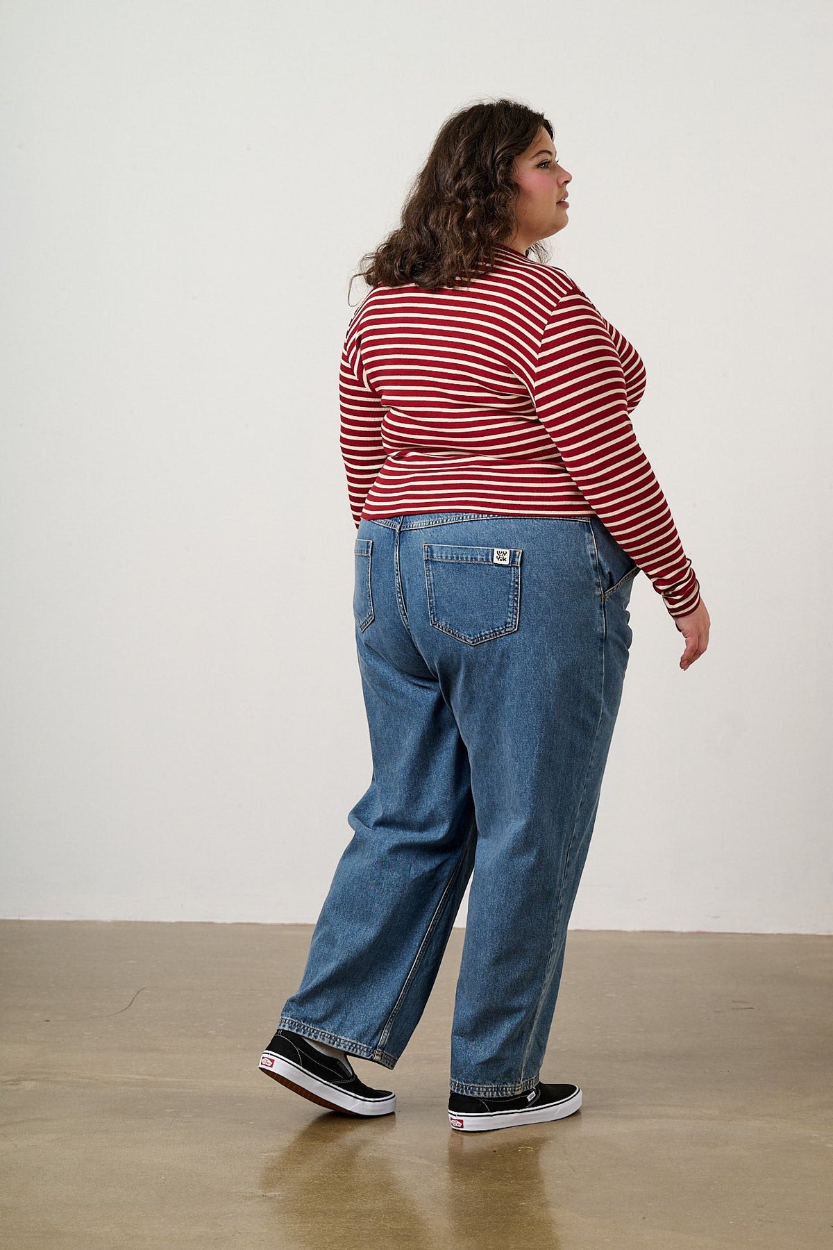 Linden 90s Straight Leg Jeans - Organic Cotton Denim in Mid Wash Blue