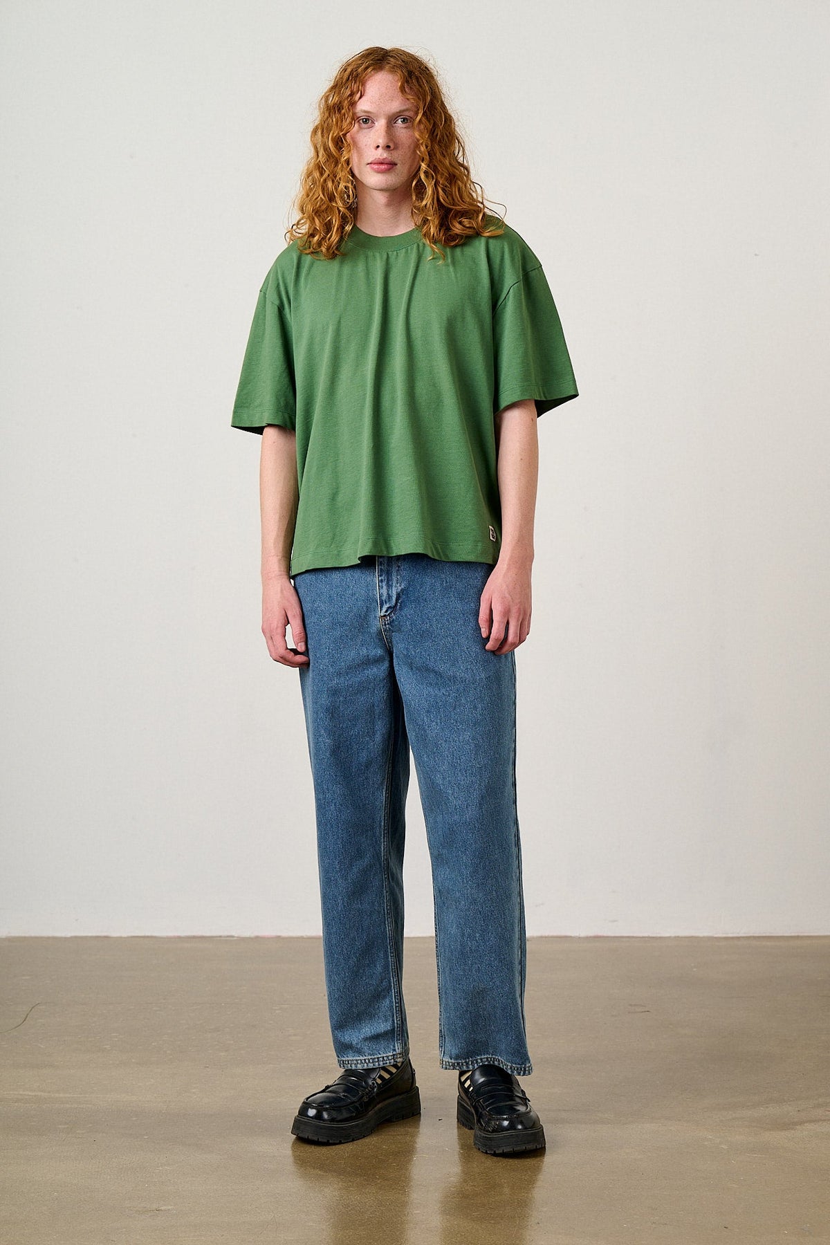 Linden 90s Straight Leg Jeans - Organic Cotton Denim in Mid Wash Blue