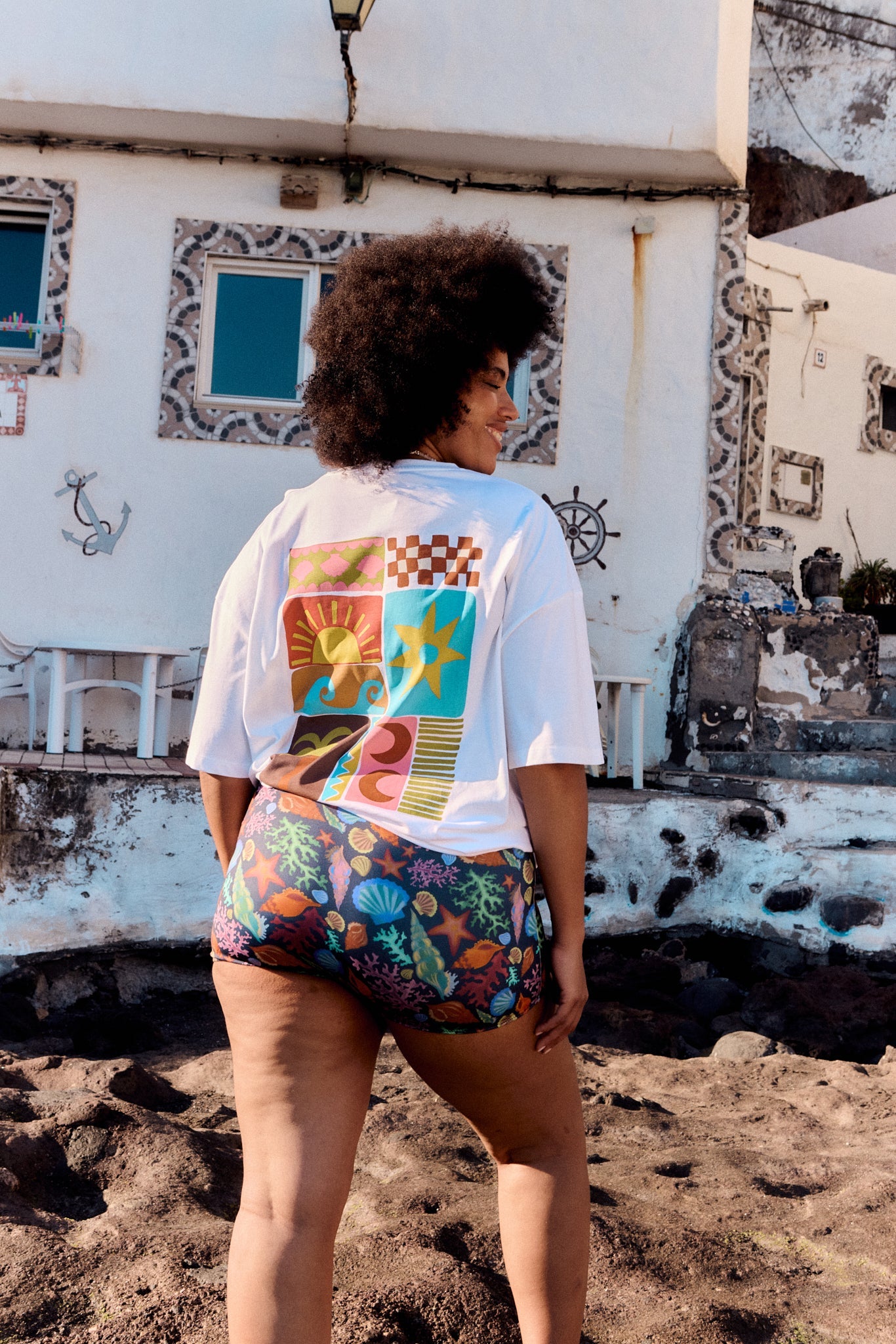 Benny - Oversized Cotton T-Shirt in Beach Coastal Tile Print