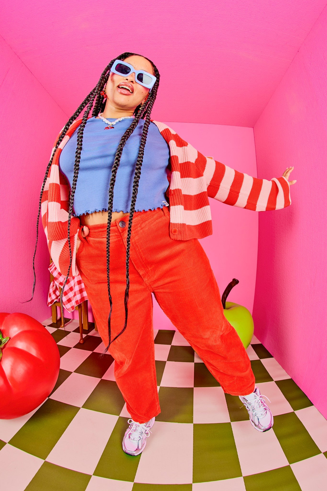 Drew - Cropped Straight Leg Corduroy Trousers in Red