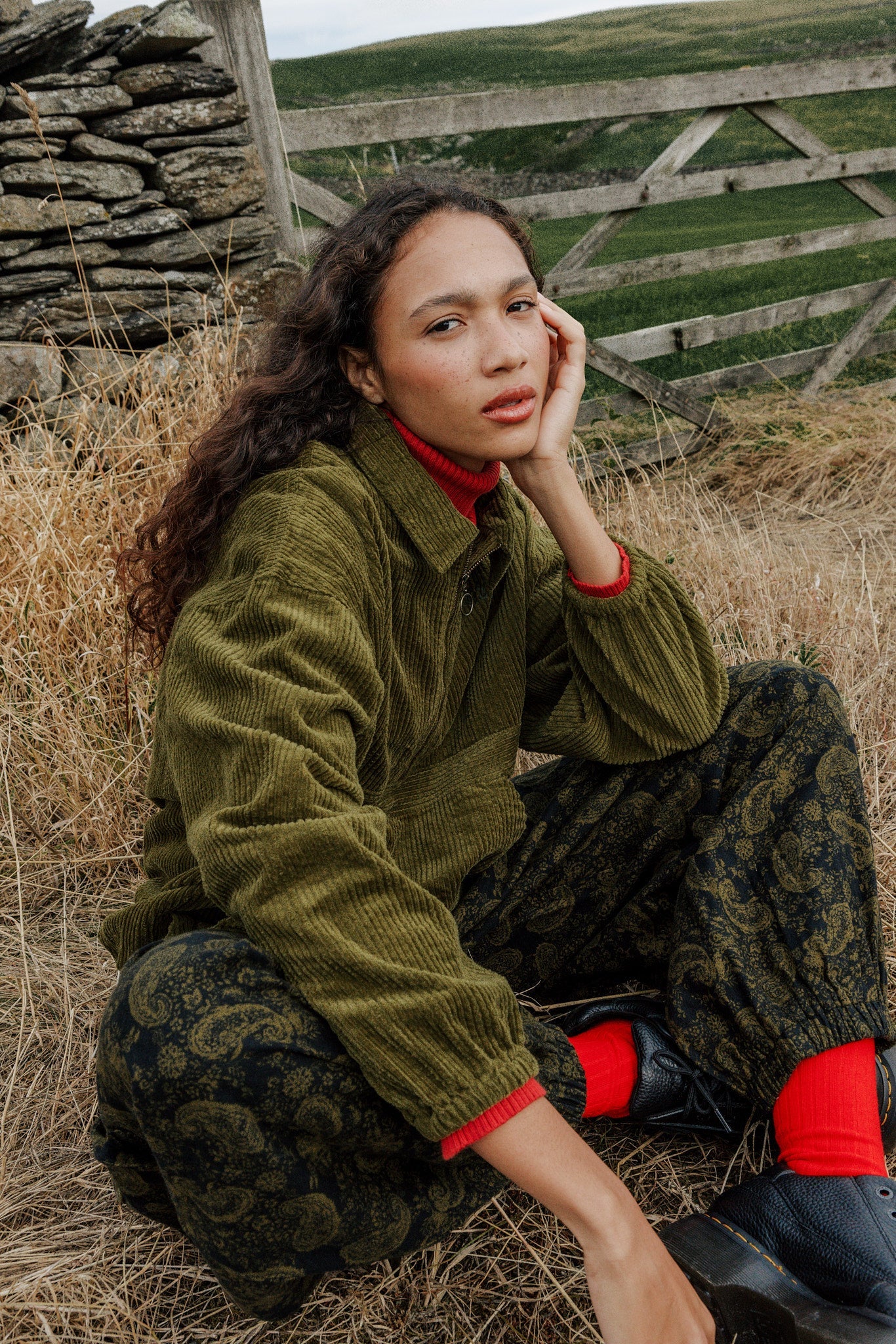 Rumi - Brushed Cotton Barrel Trousers in Grunge Green Paisley Print