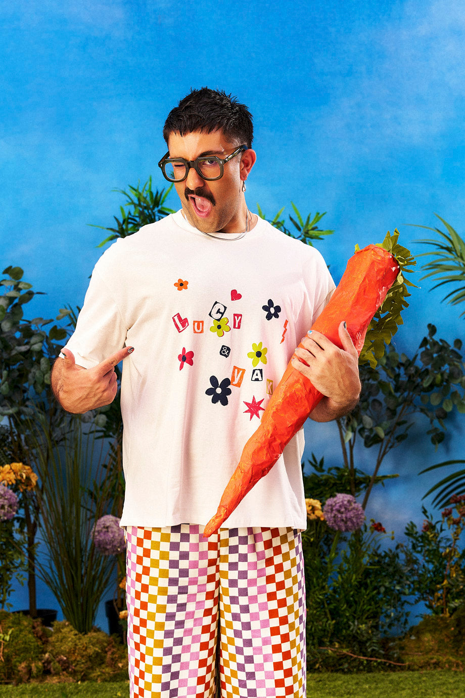 Benny - Oversized Cotton T-Shirt in Punk Scribbled Floral Graphic