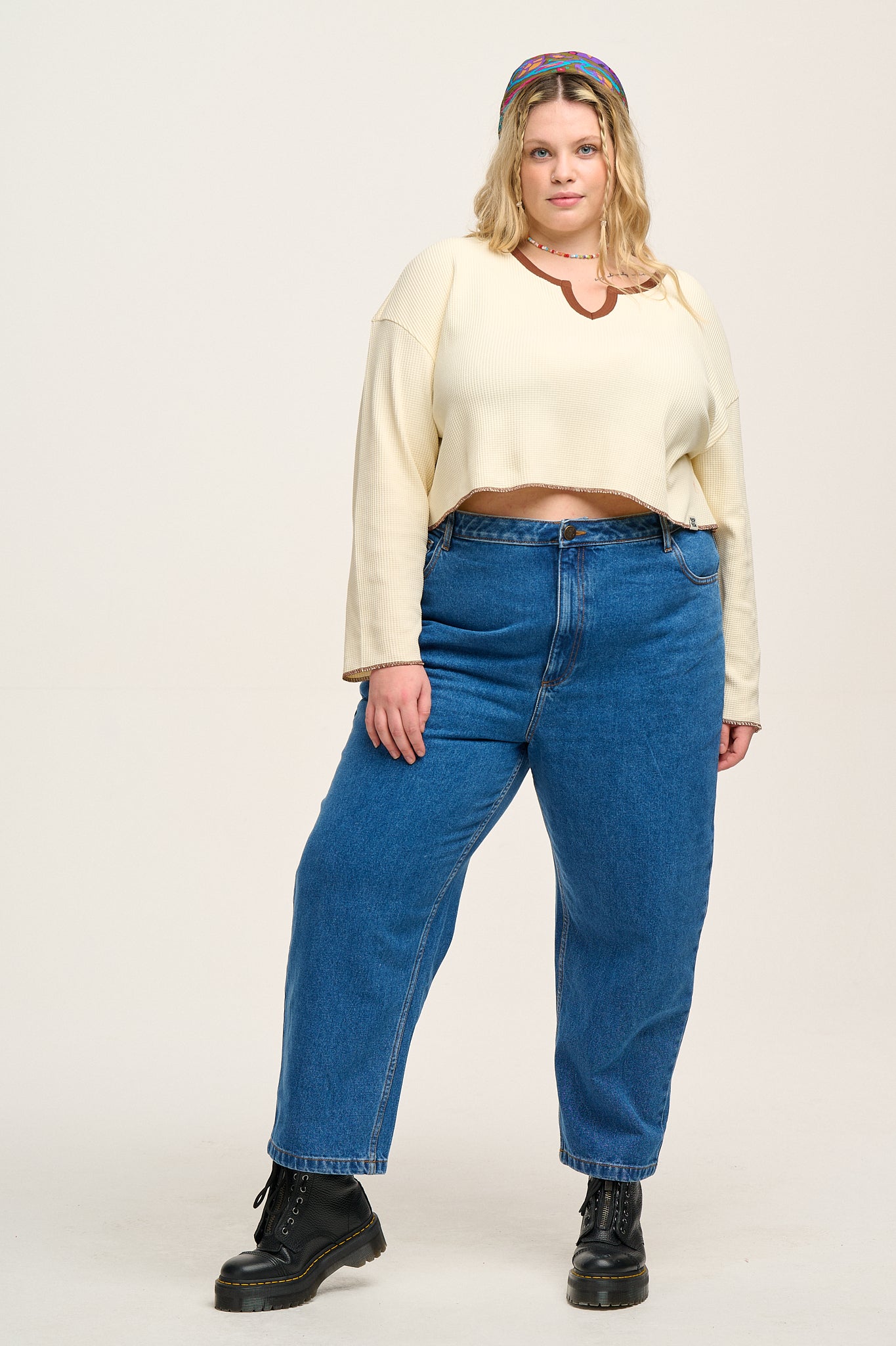 Drew - Cropped Straight Leg Denim Jeans in Mid Wash Blue