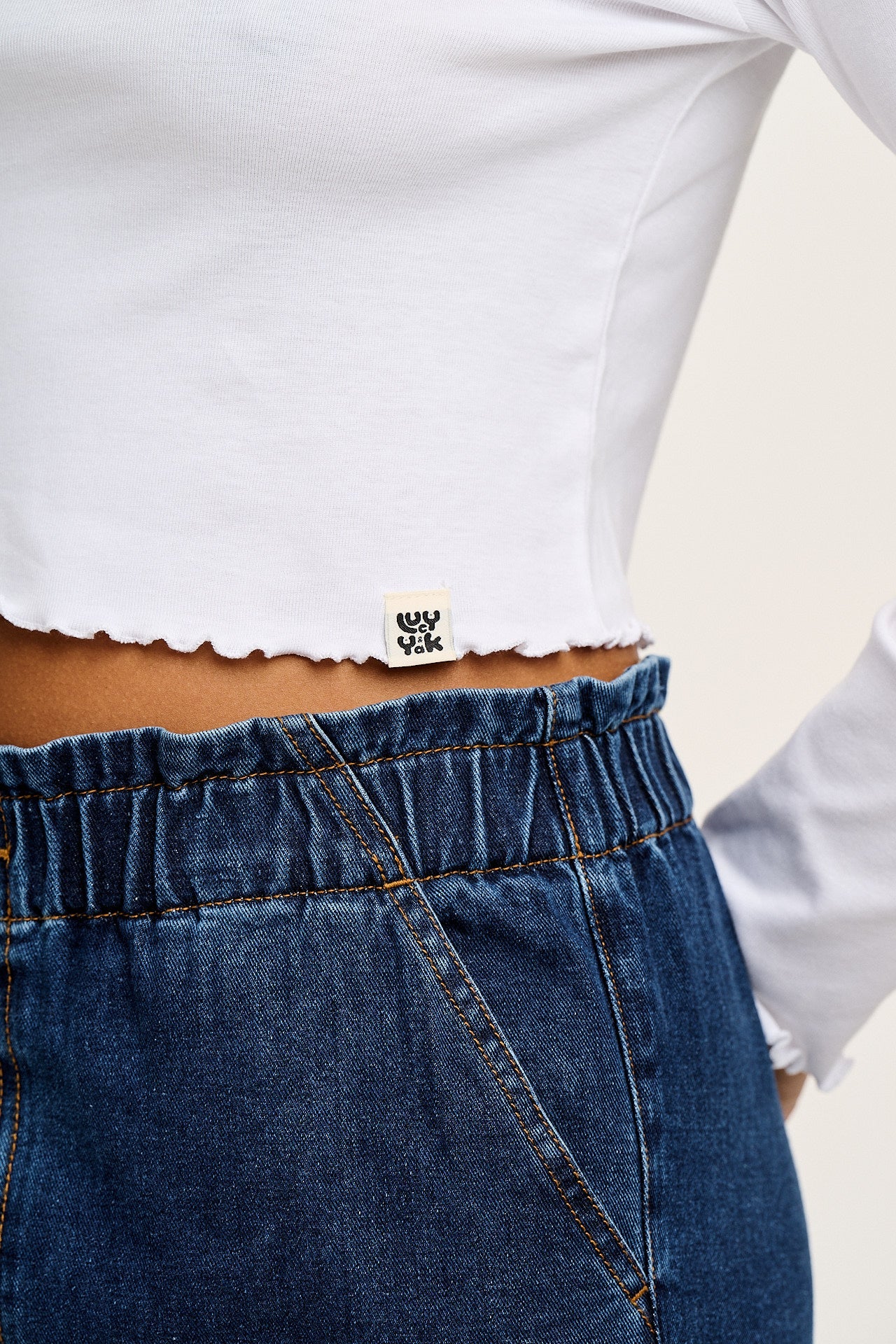 Hansel - Long Sleeve Cotton Crop Top in White