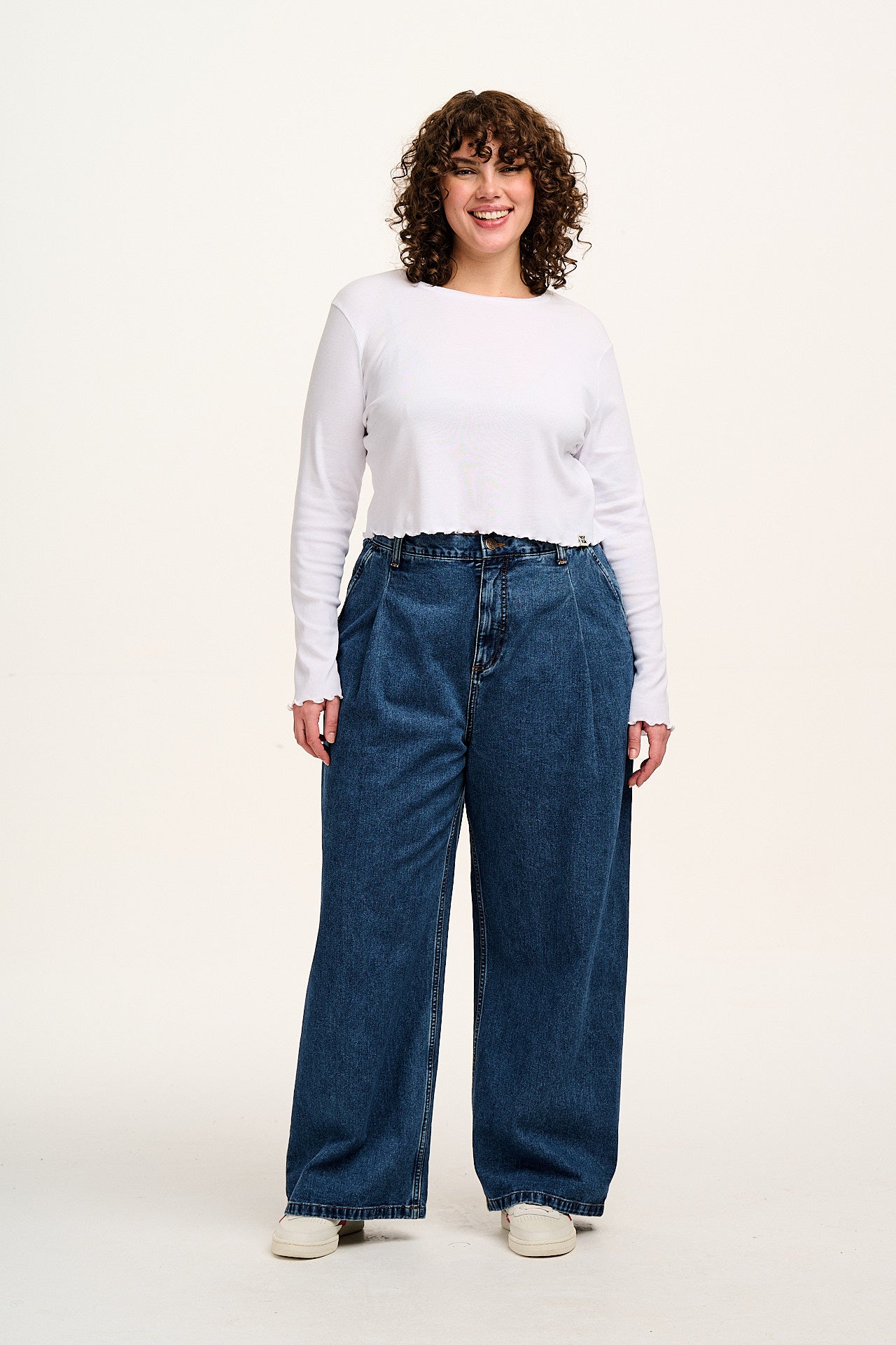 Cole - Wide Leg Denim Jeans in Mid Wash Blue