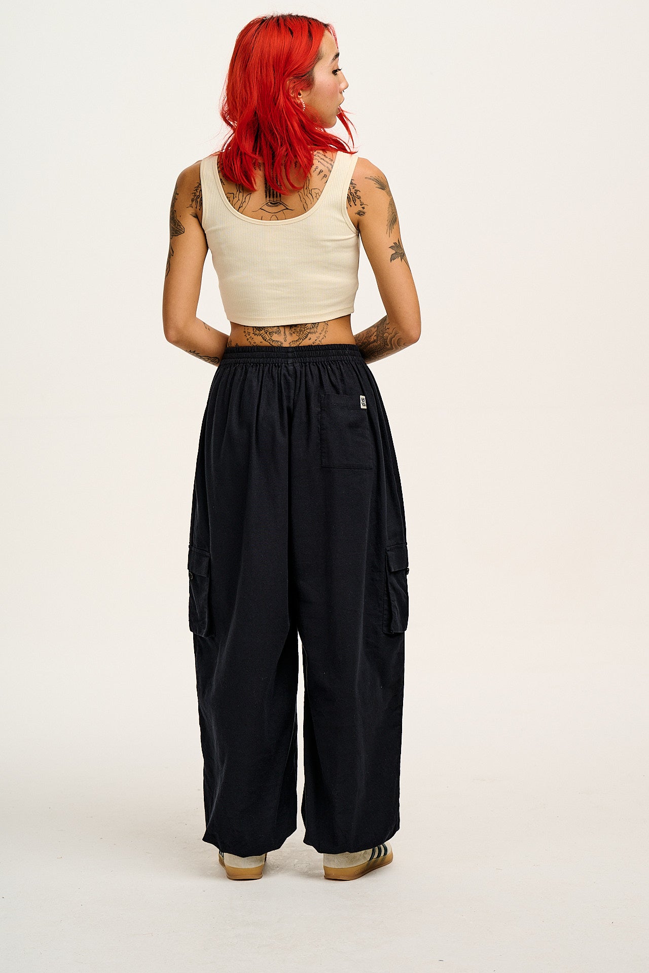 Rumi - Brushed Cotton Barrel Trousers in Black