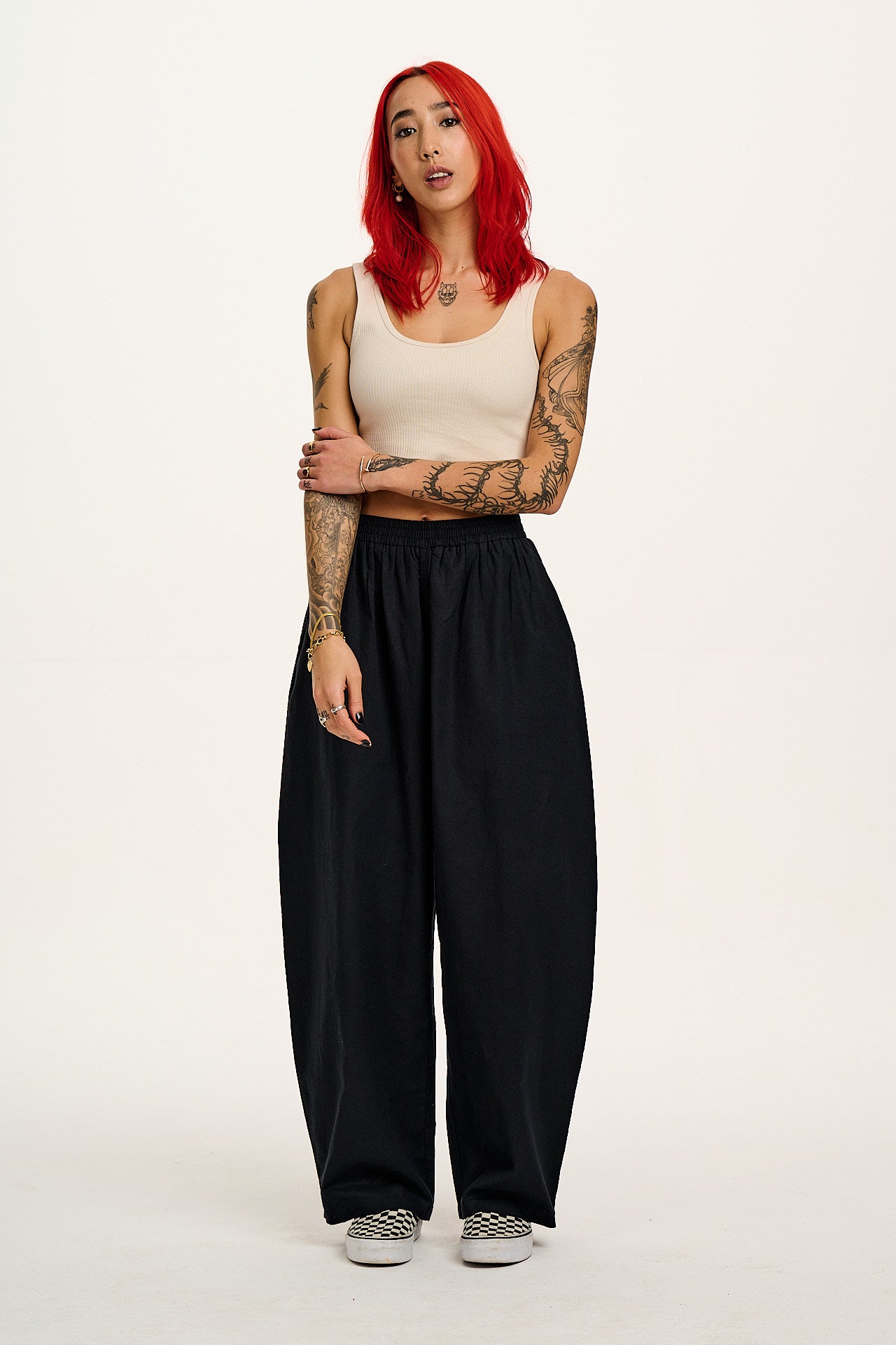Freddie - Barrel Leg Cotton & Linen Trousers in Black