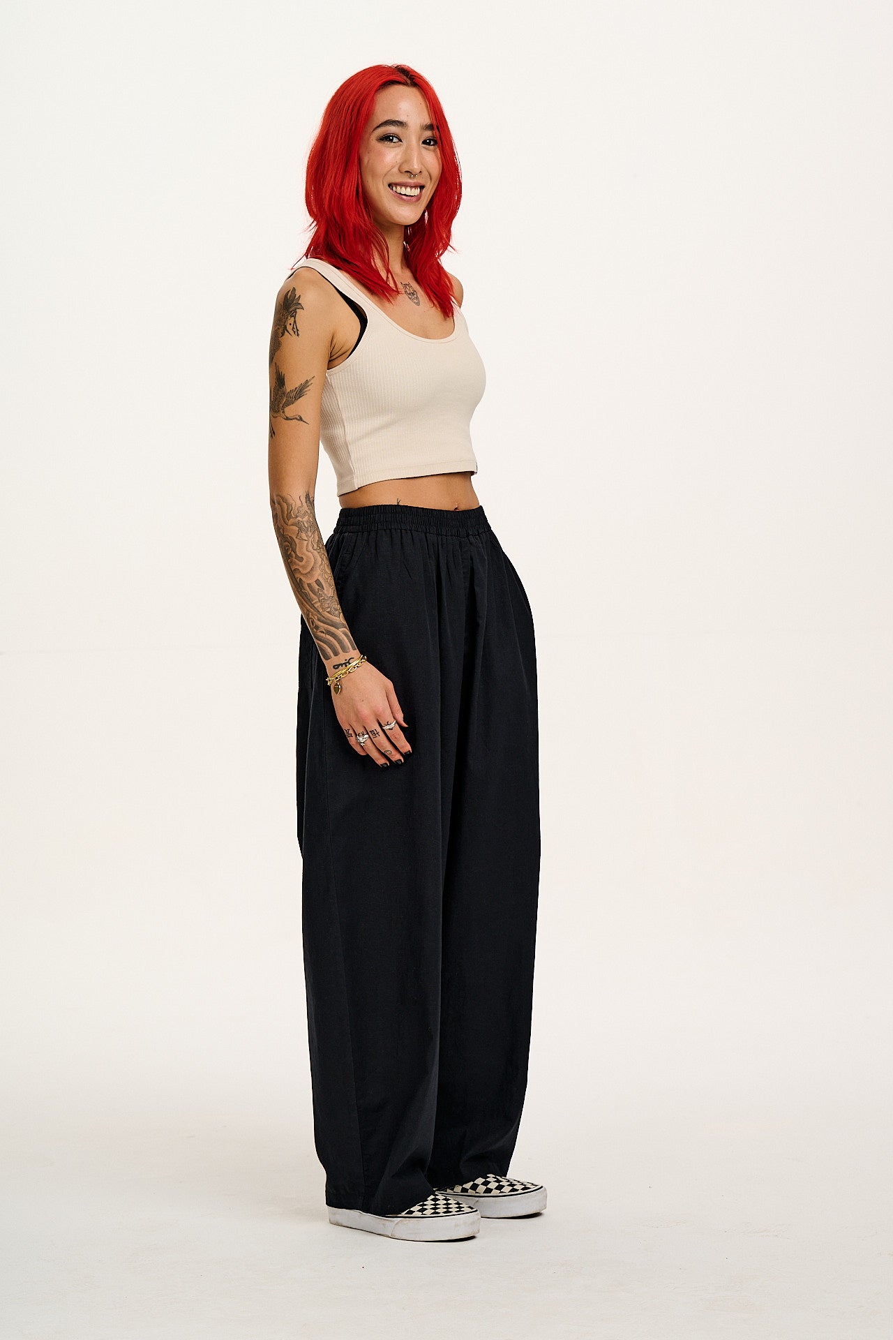 Freddie - Barrel Leg Cotton & Linen Trousers in Black