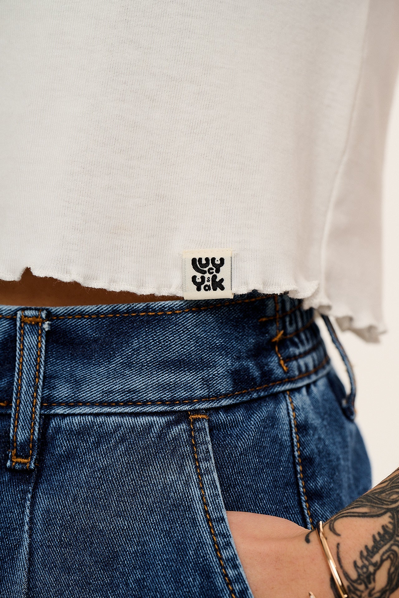 Greta - Cropped Cotton Top in Ecru