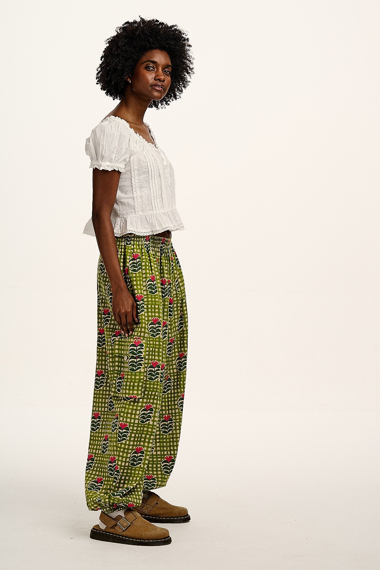 Rumi - Cotton & Linen Barrel Trousers in Blooming Green Checkerboard