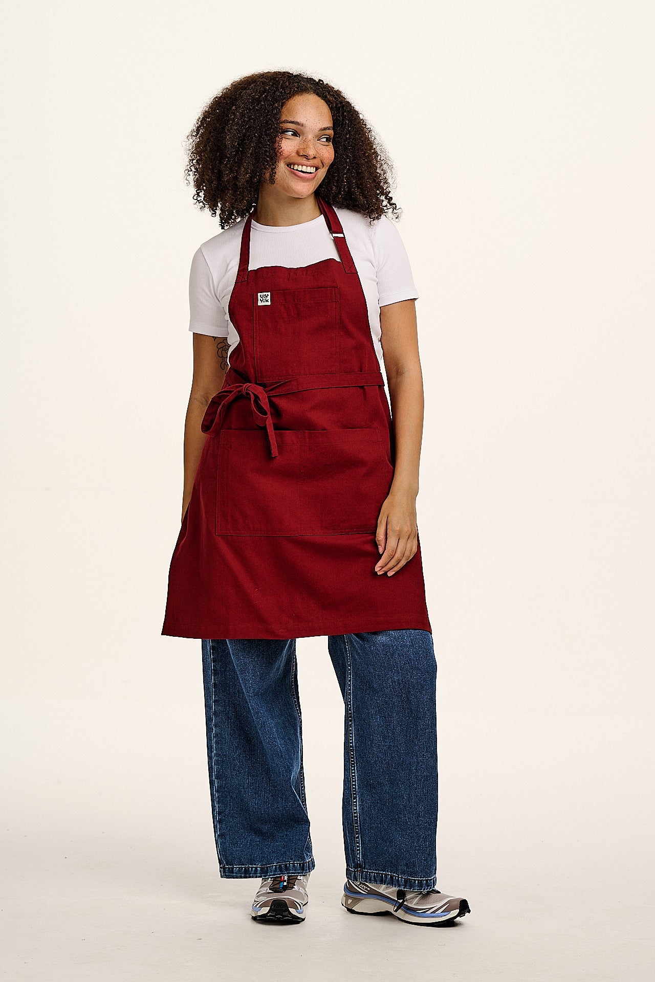 Ada - Midweight Cotton Apron in Maroon