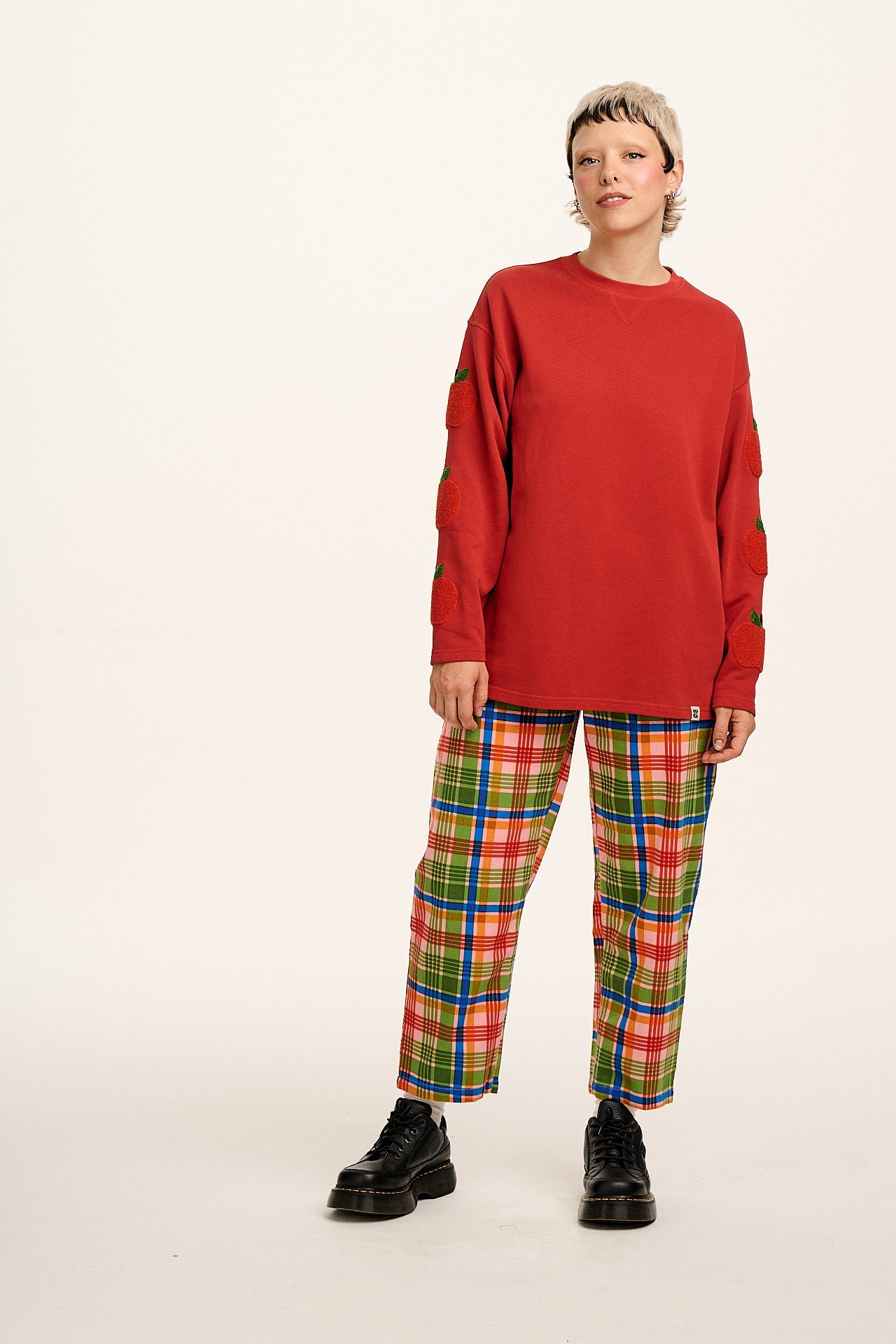 Kai - Midweight Cotton Crew Neck Sweatshirt in Red Apples Motif