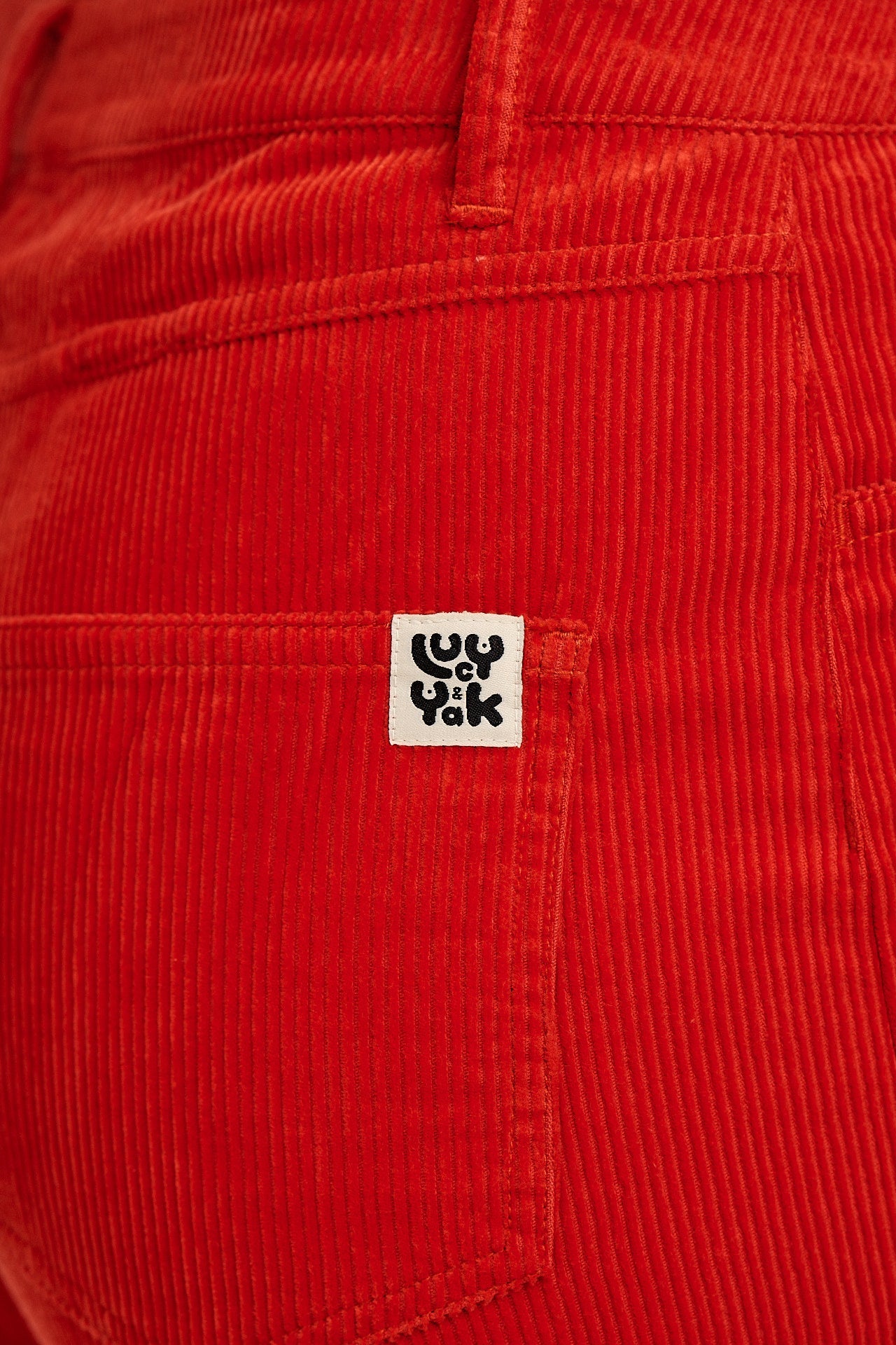 Drew - Cropped Straight Leg Corduroy Trousers in Red