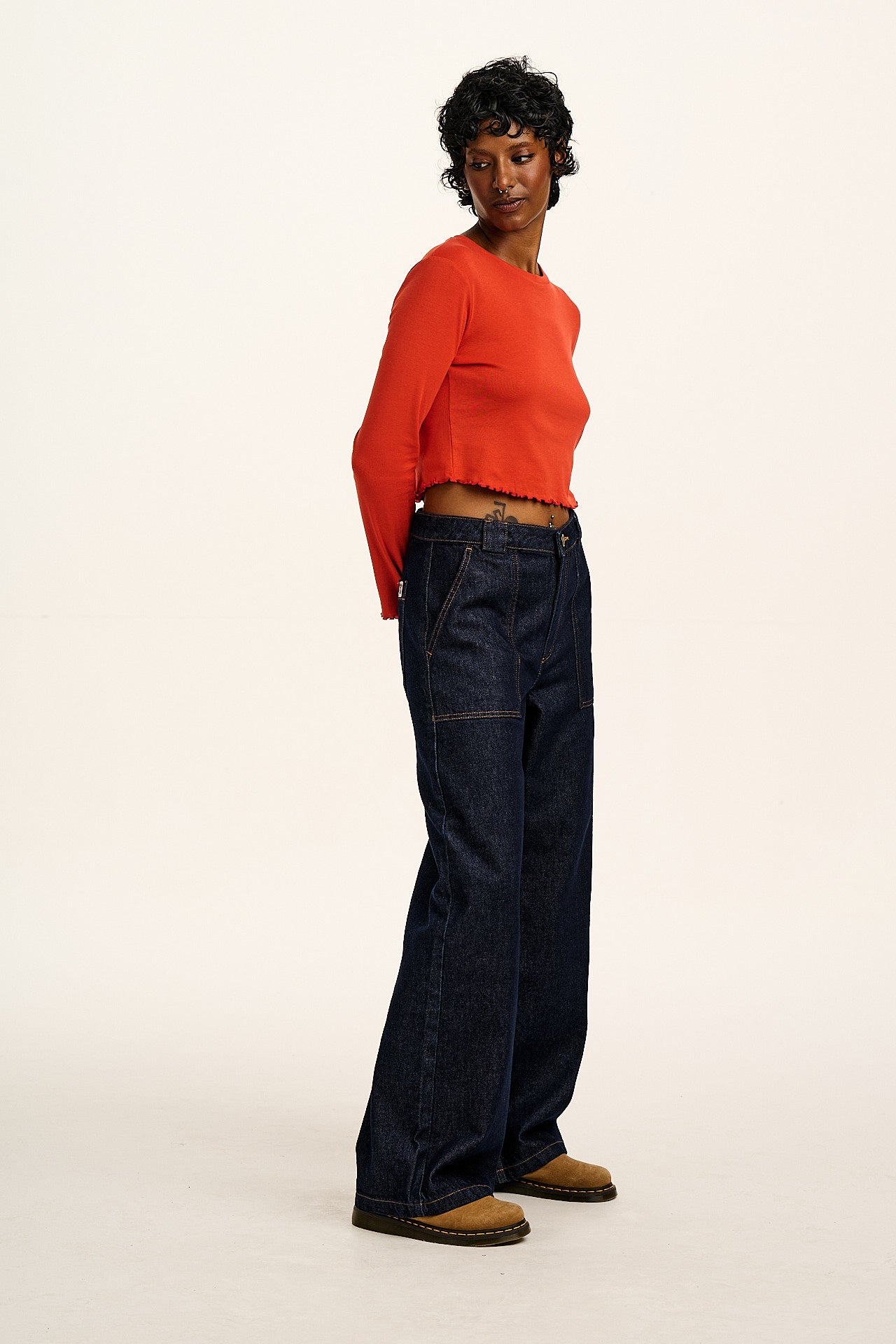 Hansel - Long Sleeve Cotton Crop Top in Red