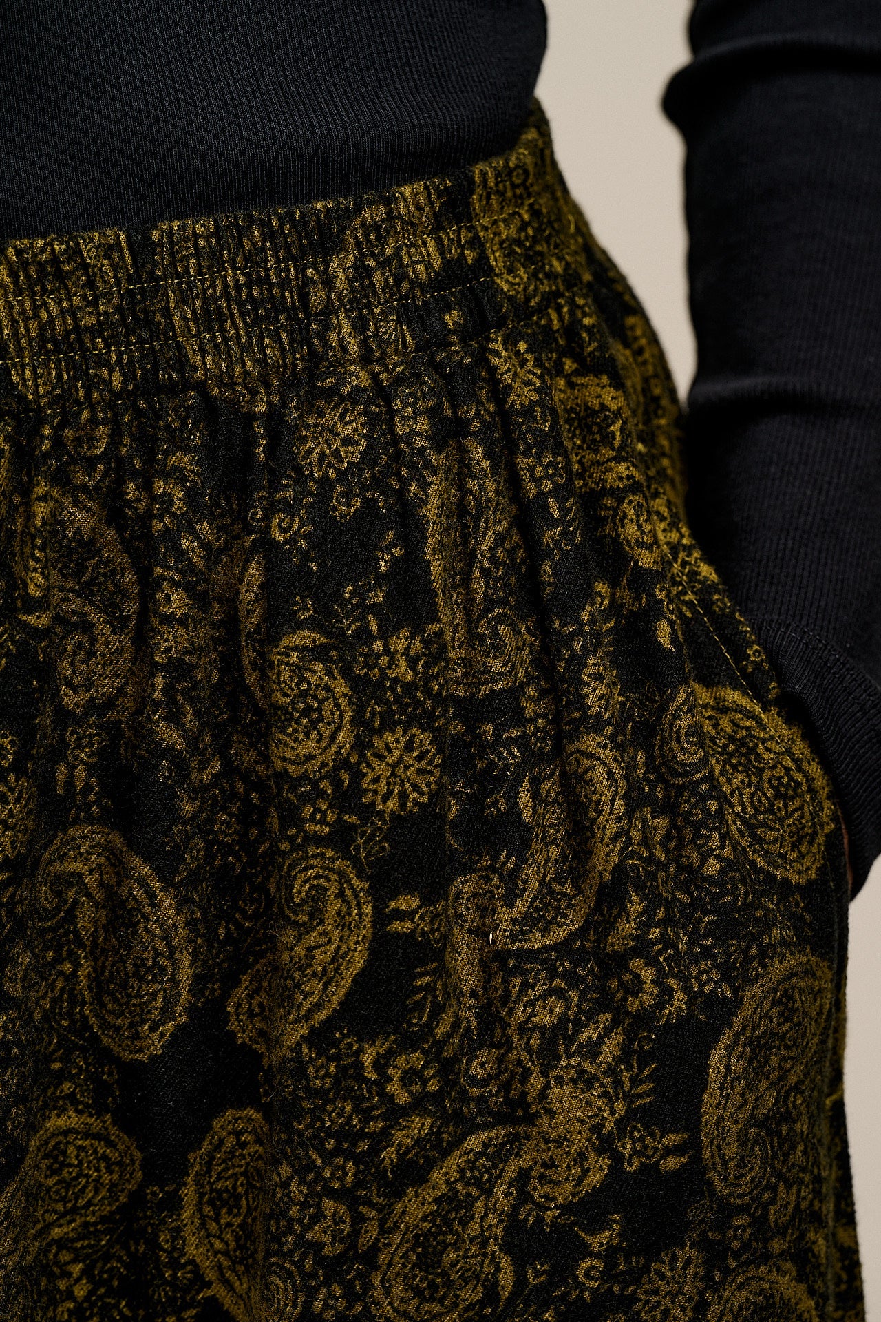 Rumi - Brushed Cotton Barrel Trousers in Grunge Green Paisley Print