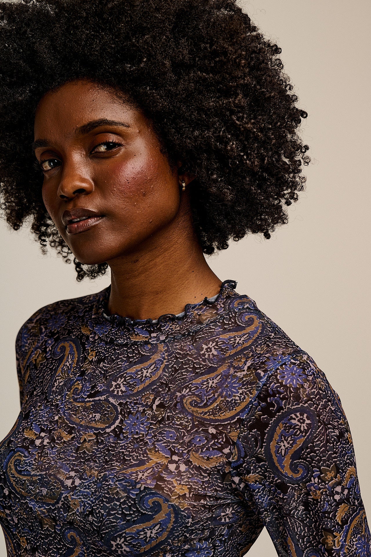 Perrie - Long Sleeve Mesh Top in Blue Grunge Paisley Print