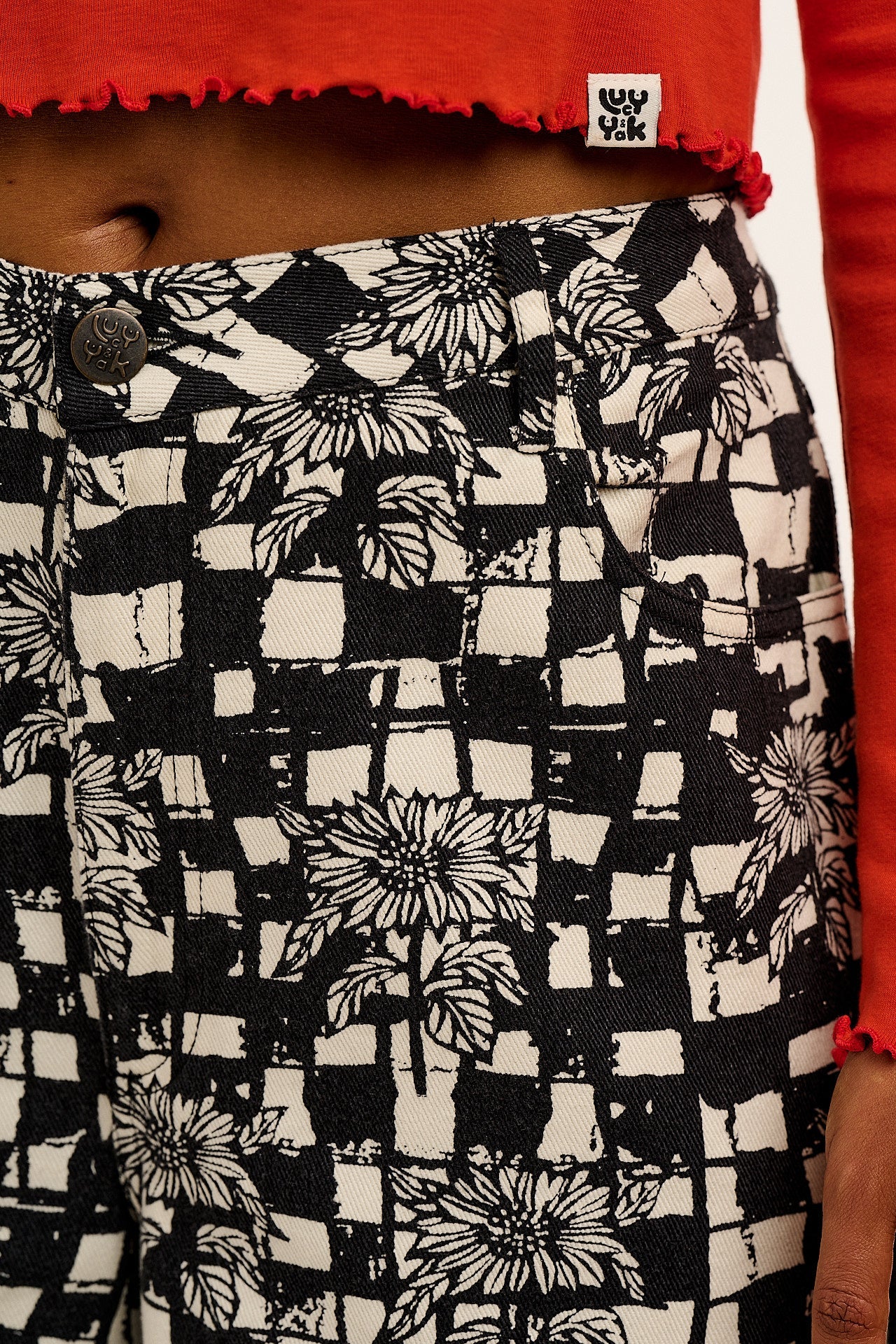 L.E. Carter - High Waisted Jeans in Black & White Sunflower Check