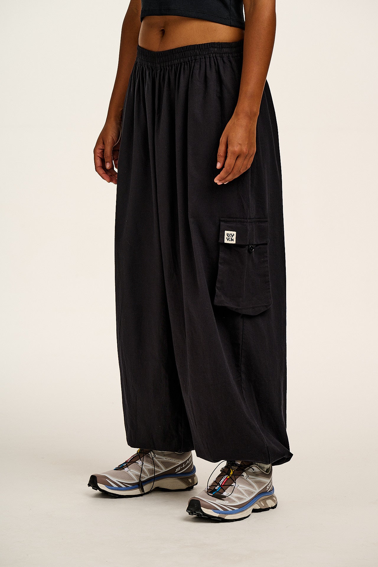 Rumi - Brushed Cotton Barrel Trousers in Black