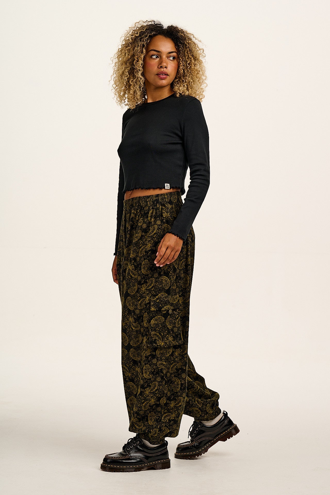Hansel - Long Sleeve Cotton Crop Top in Black (OLD SKU)
