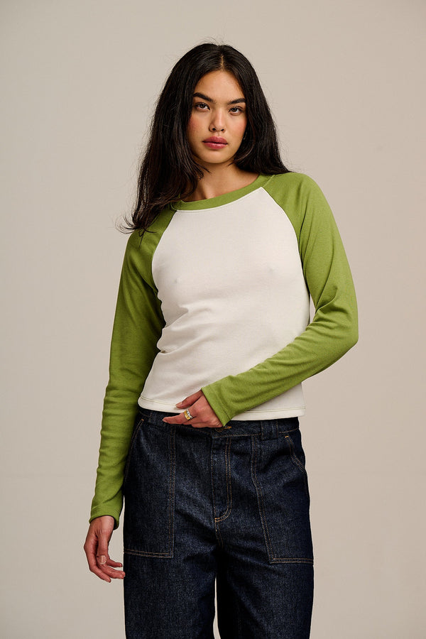 Avi - Long Sleeve Raglan Tee in Green & White