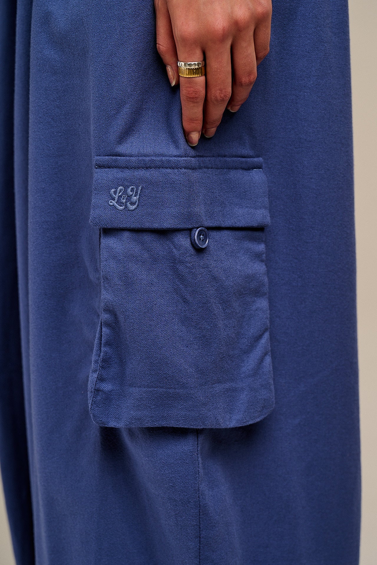 Rumi - Brushed Cotton Barrel Trousers in Grey Blue