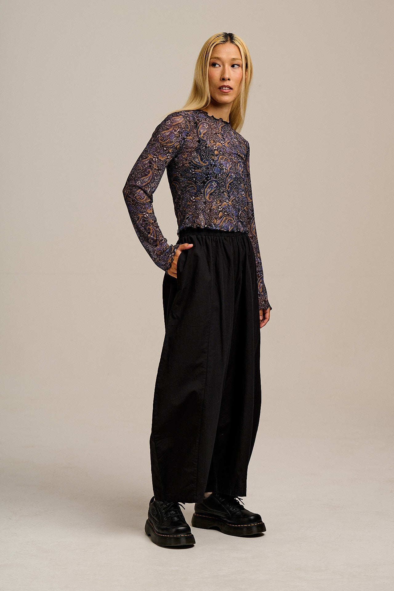 Obregon - Barrel Leg Cotton Trousers in Black