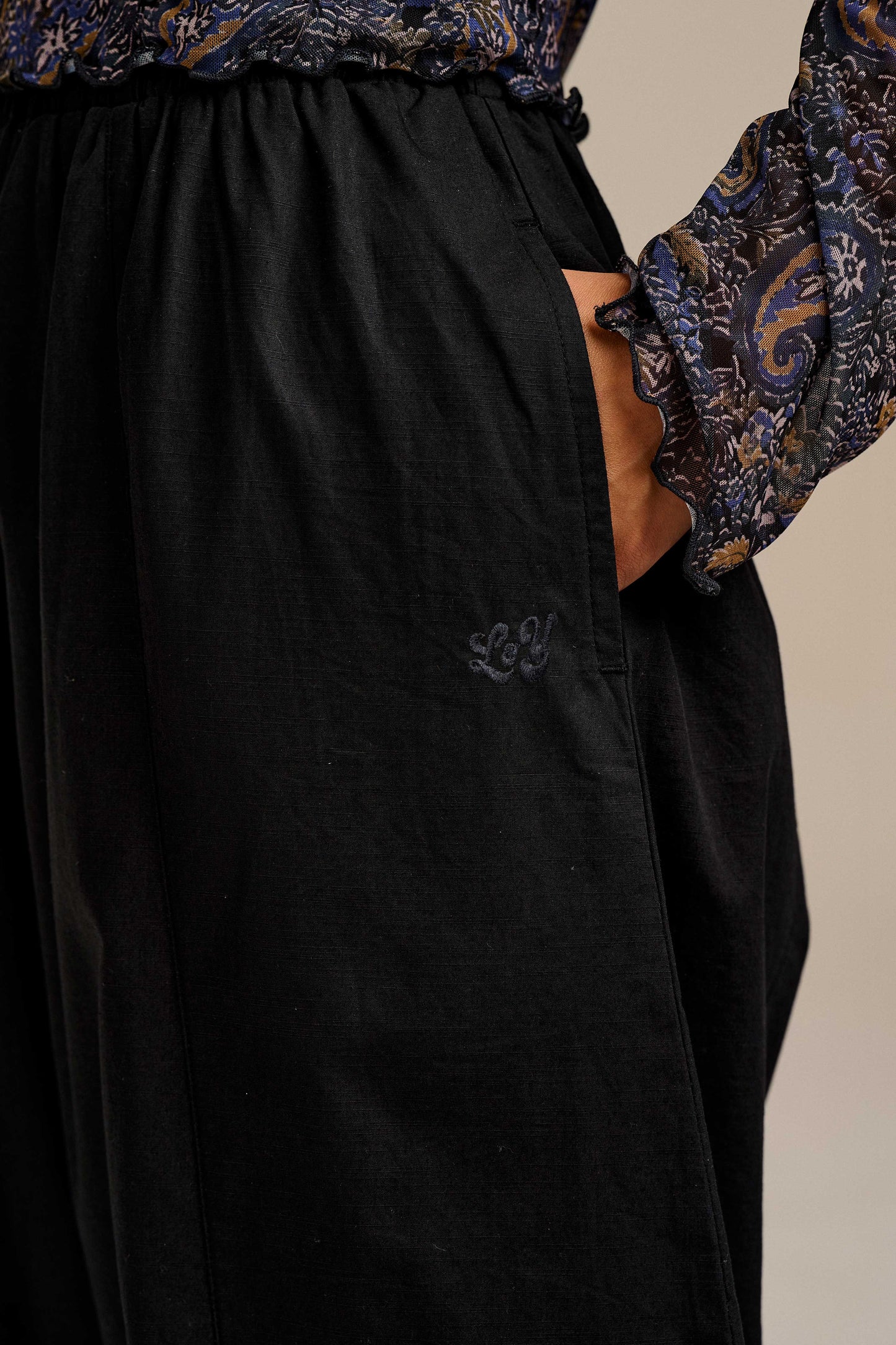 Obregon - Barrel Leg Cotton Trousers in Black