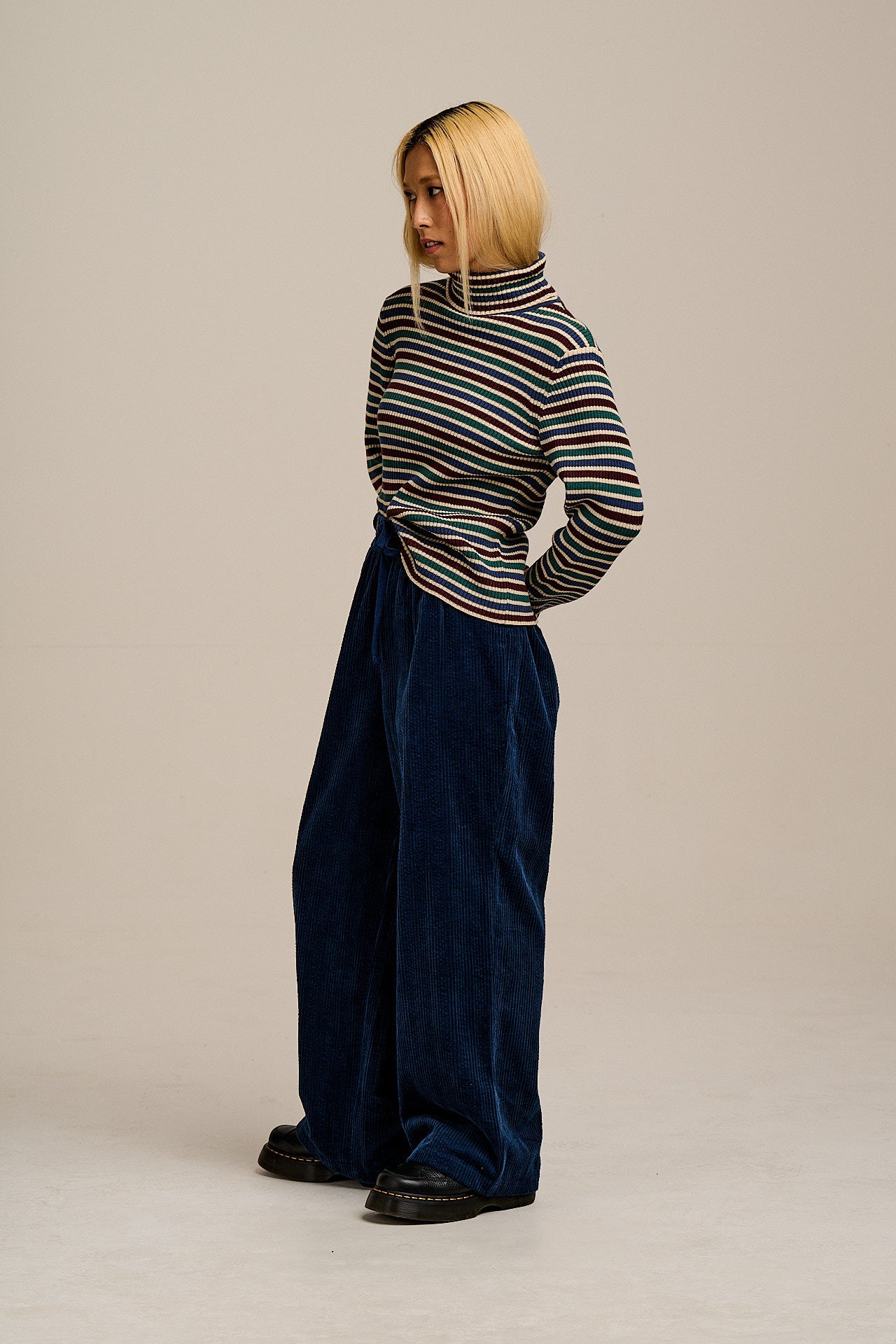 Norris - Wide Leg Corduroy Trousers in Navy