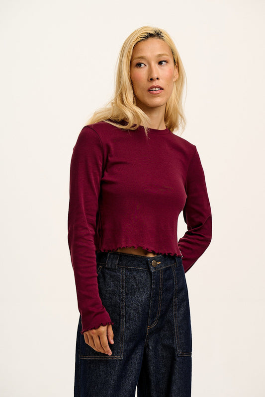 Hansel - Long Sleeve Cotton Crop Top in Wine