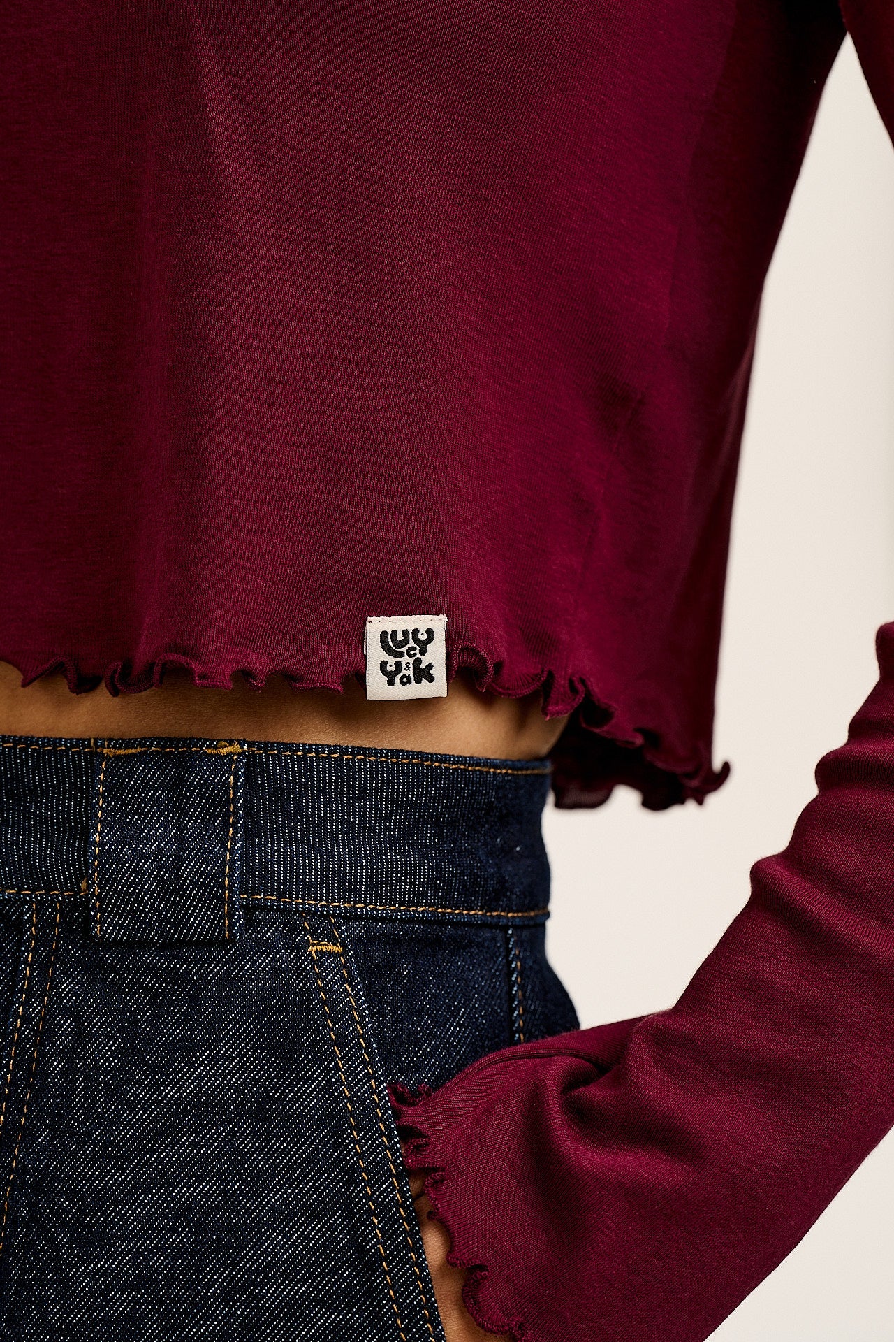 Hansel - Long Sleeve Cotton Crop Top in Wine