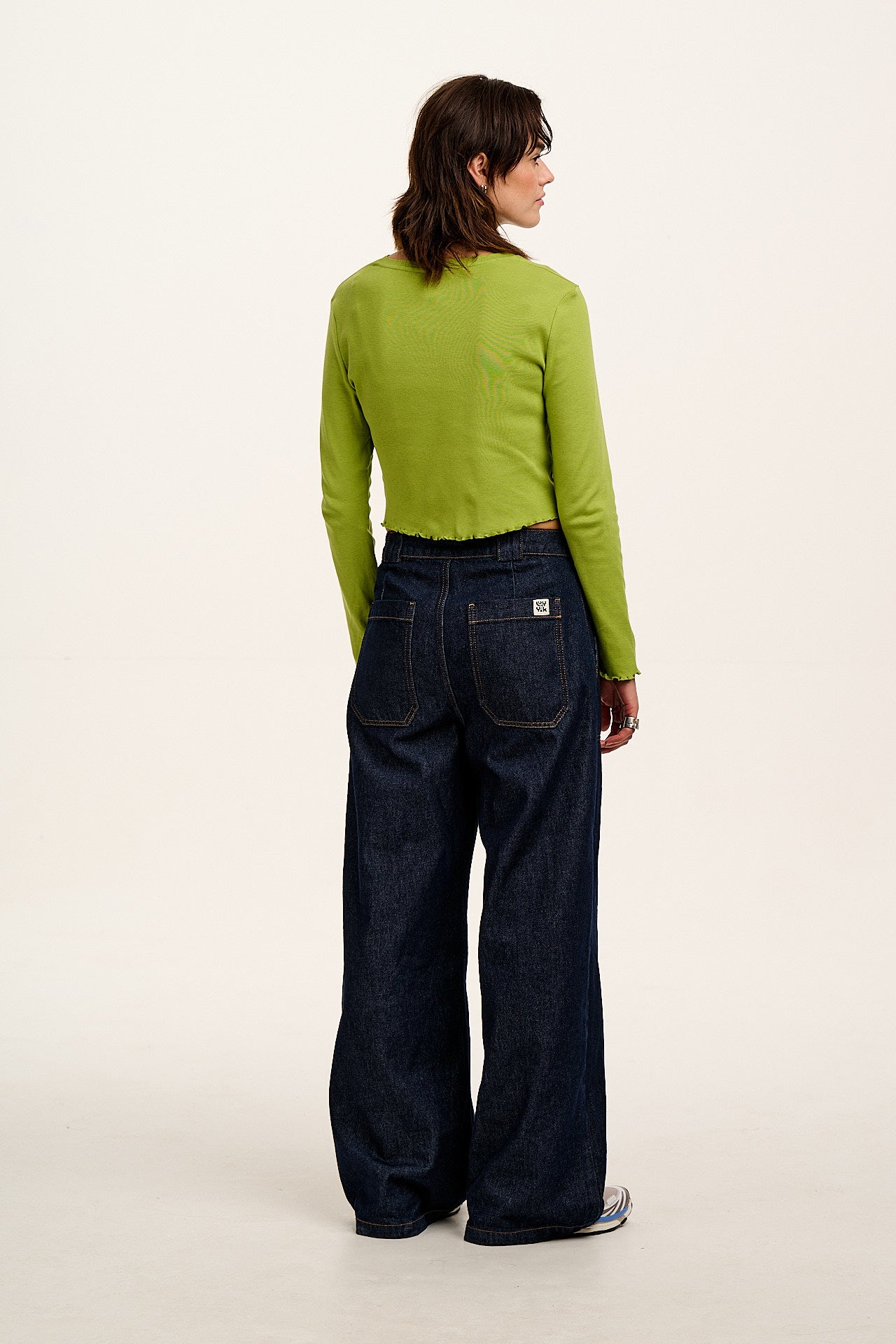 Hansel - Long Sleeve Cotton Crop Top in Lima Bean Green