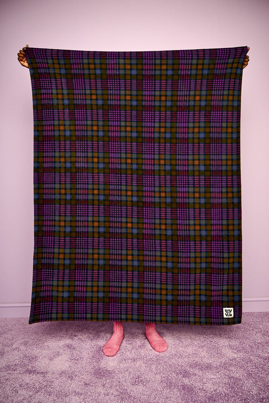 Braor - Polar Fleece Blanket in Purple Grunge Check
