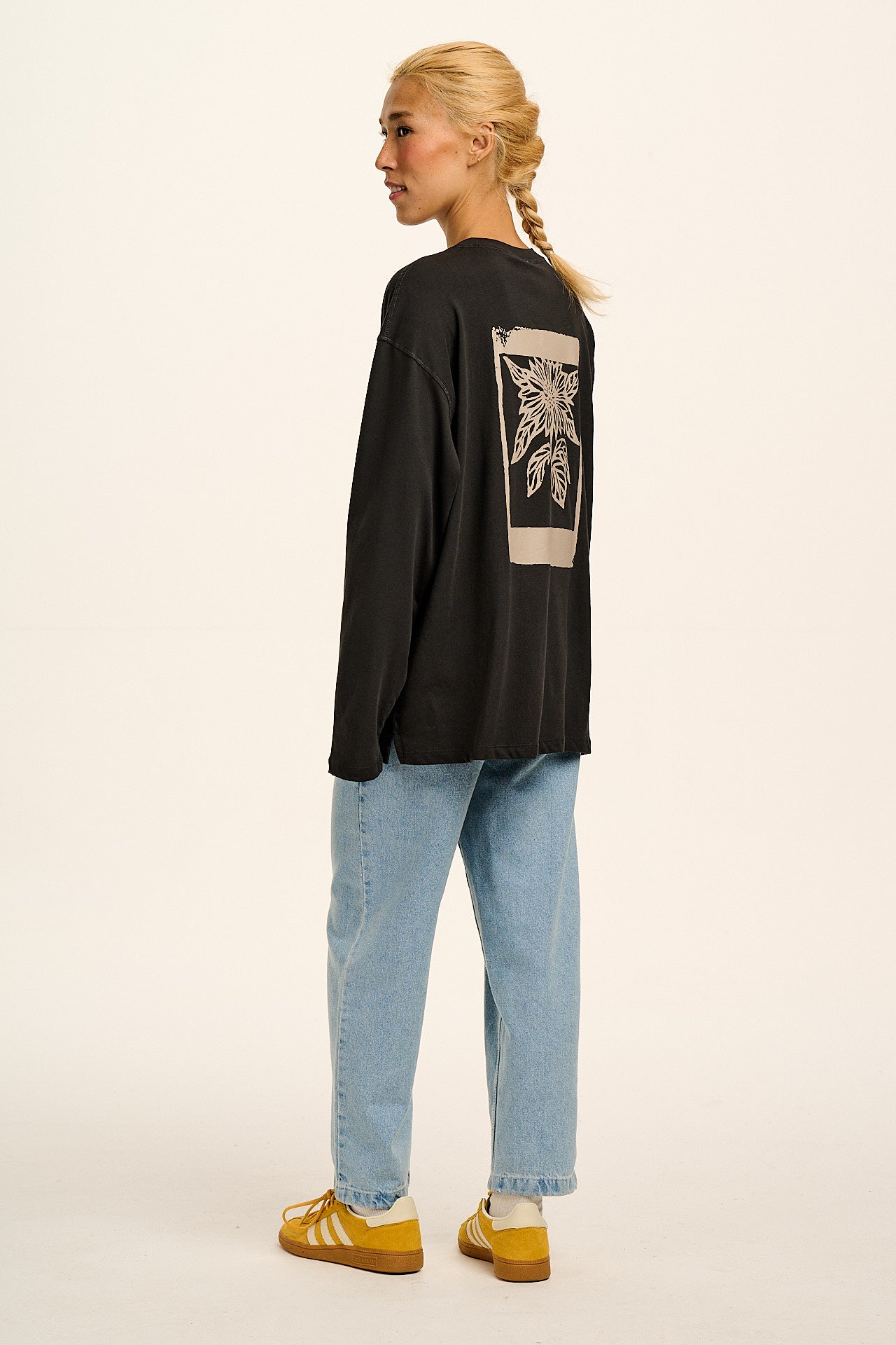 Murat - Long Sleeve Lightweight Cotton Tee in Black & White Sunflower Print