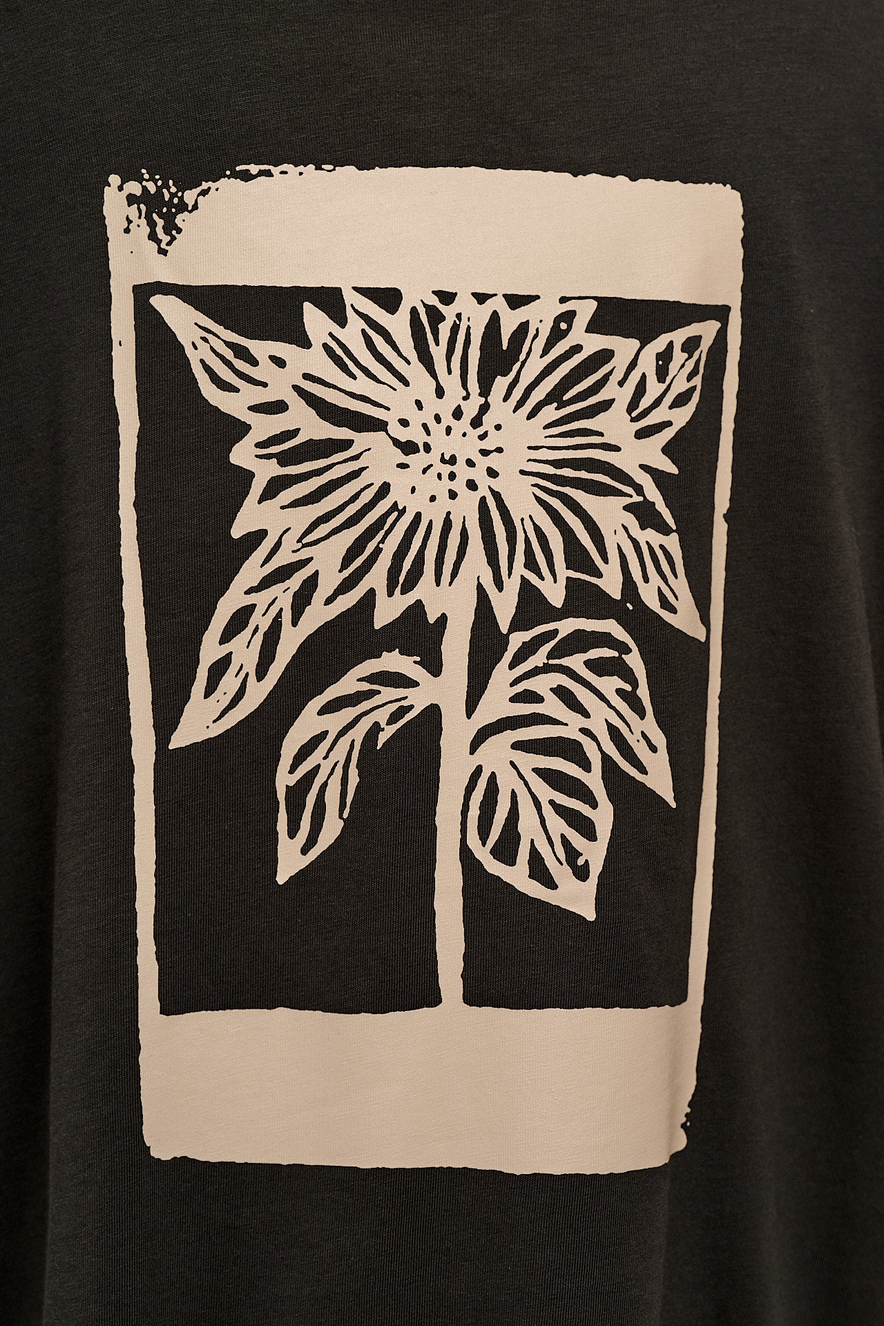 Murat - Long Sleeve Lightweight Cotton Tee in Black & White Sunflower Print