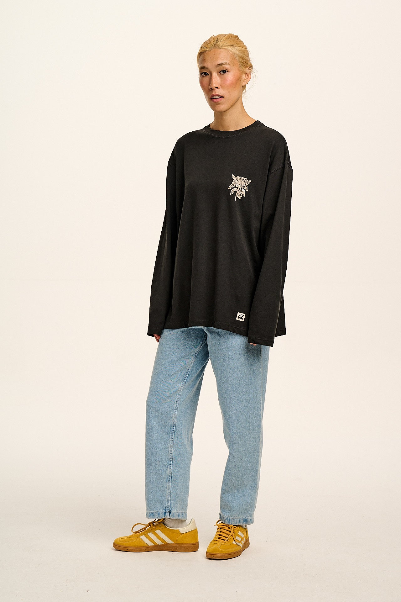 Murat - Long Sleeve Lightweight Cotton Tee in Black & White Sunflower Print