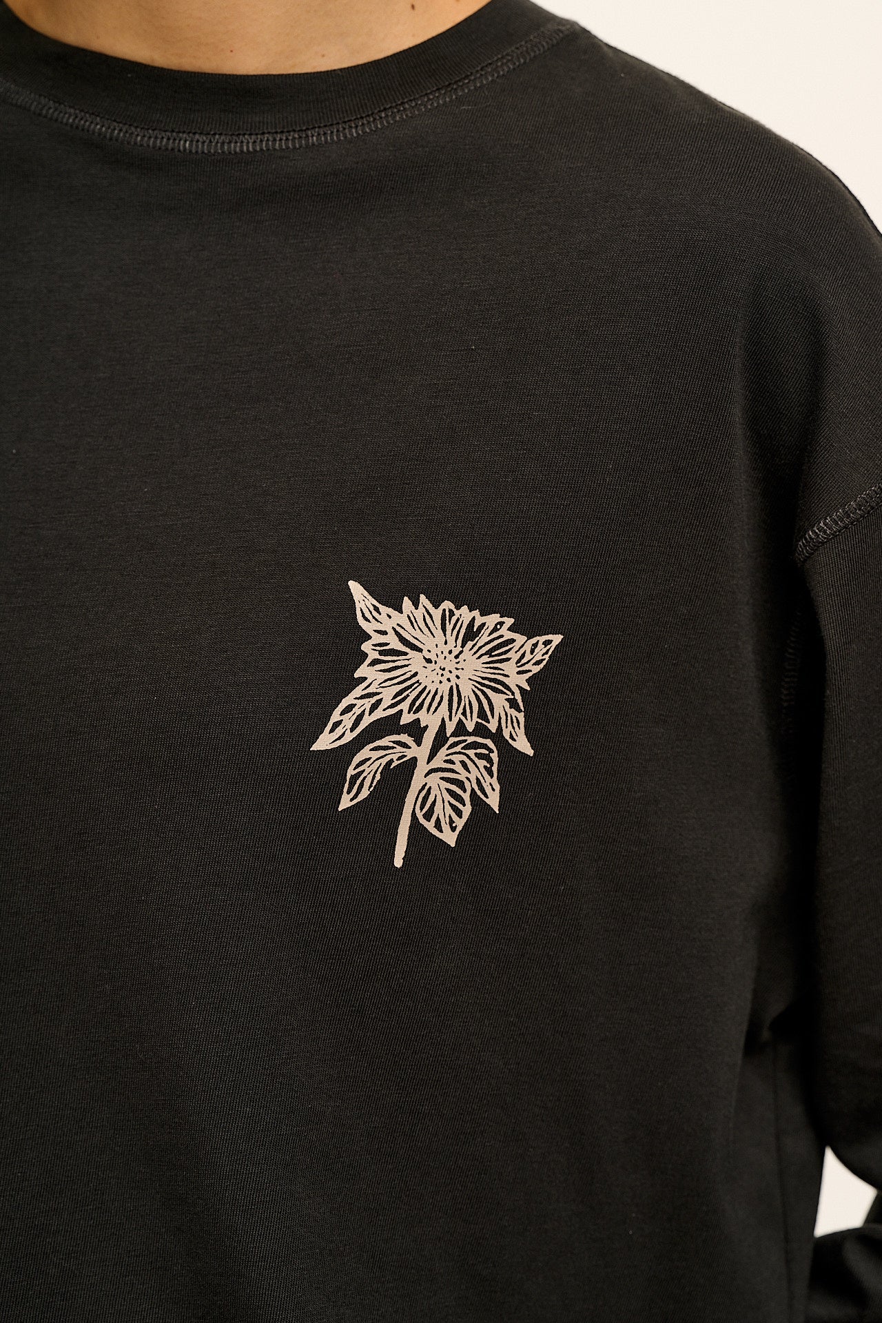 Murat - Long Sleeve Lightweight Cotton Tee in Black & White Sunflower Print