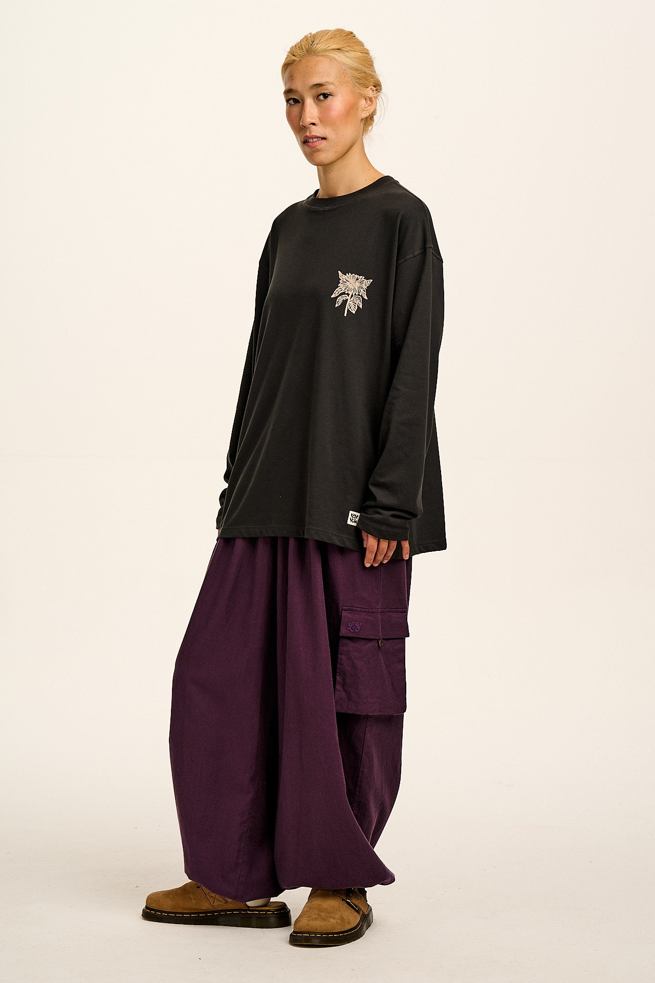 Murat - Long Sleeve Lightweight Cotton Tee in Black & White Sunflower Print