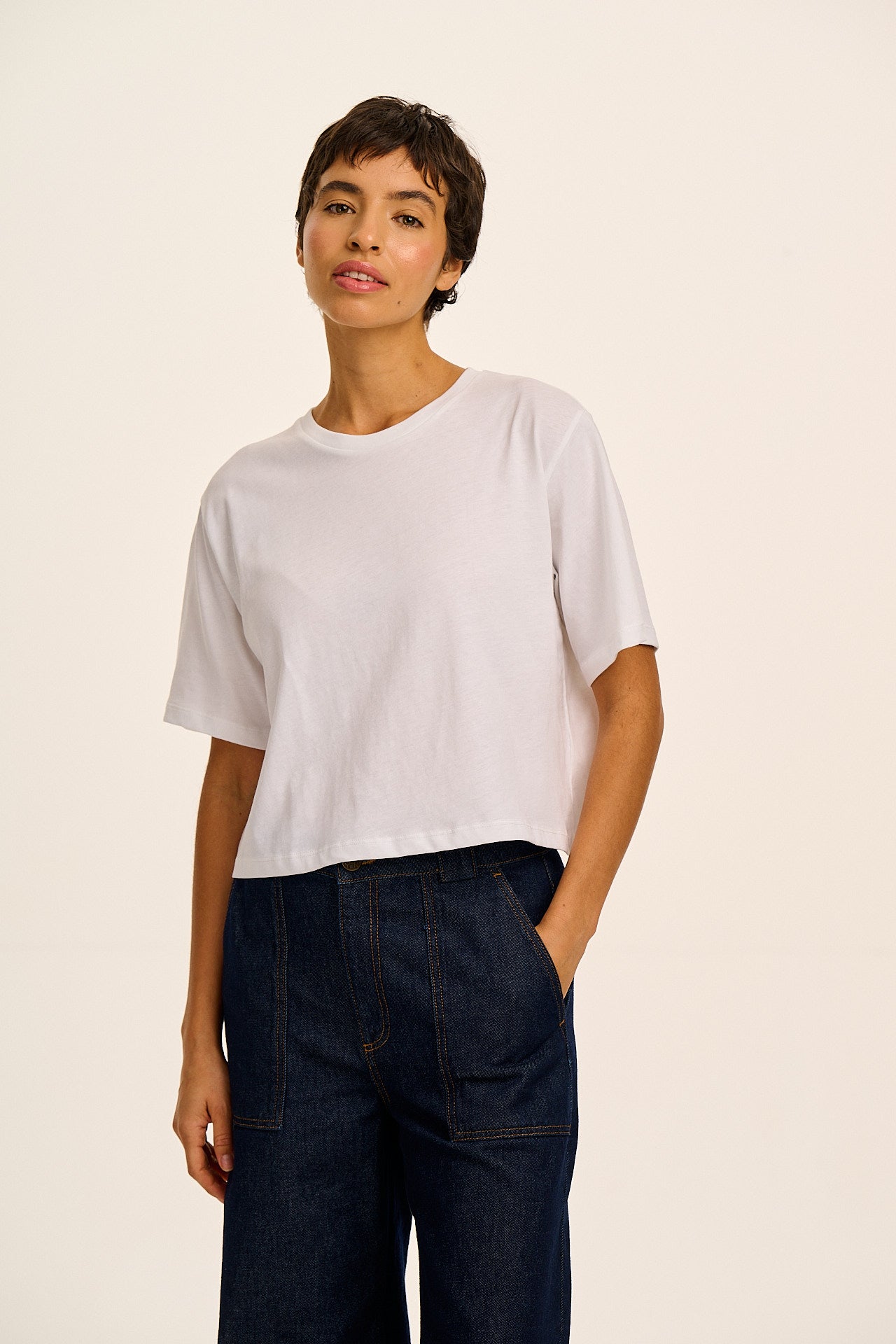 Zayla - Cropped Boxy Tee in White