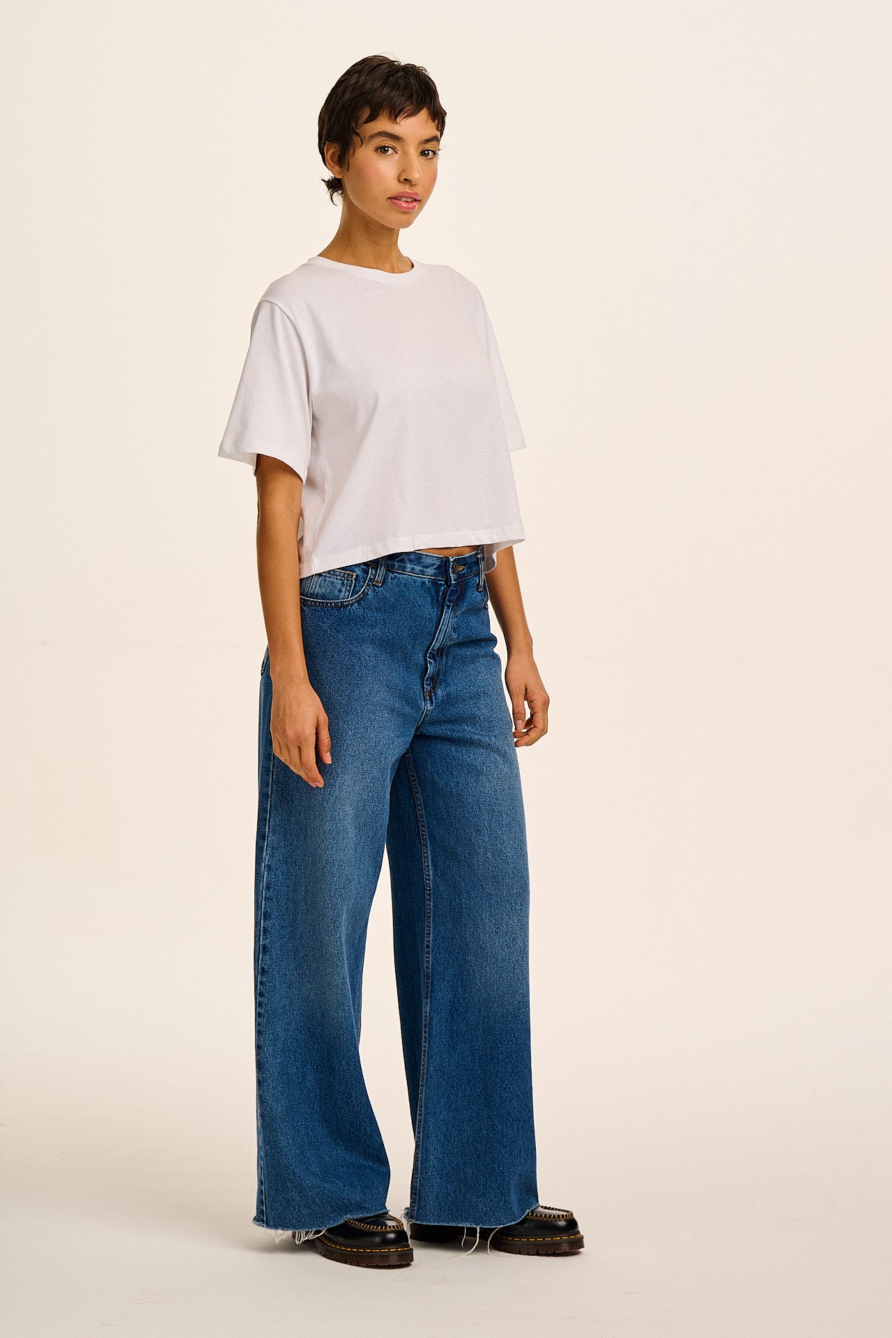 Zayla - Cropped Boxy Tee in White