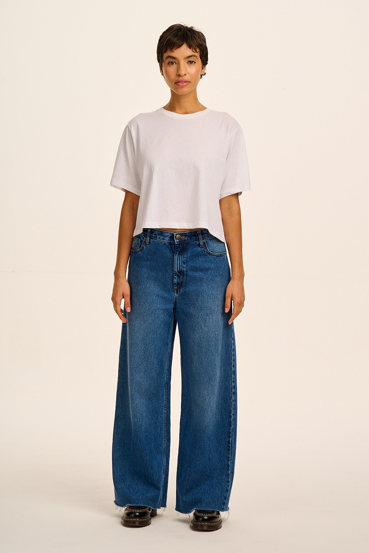 Zayla - Cropped Boxy Tee in White