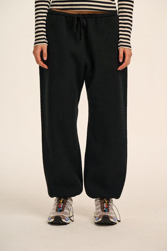 Hana - Polar Fleece Jogger in Black