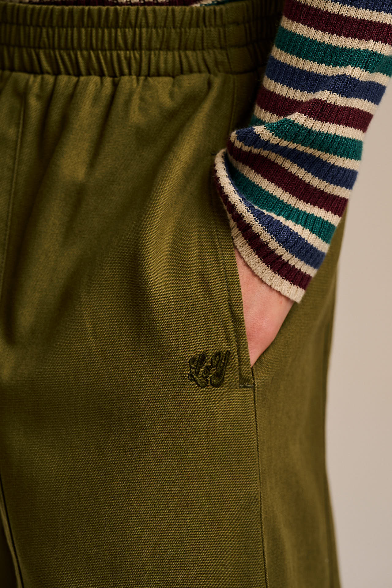 Obregon - Barrel Leg Cotton Trousers in Khaki Green