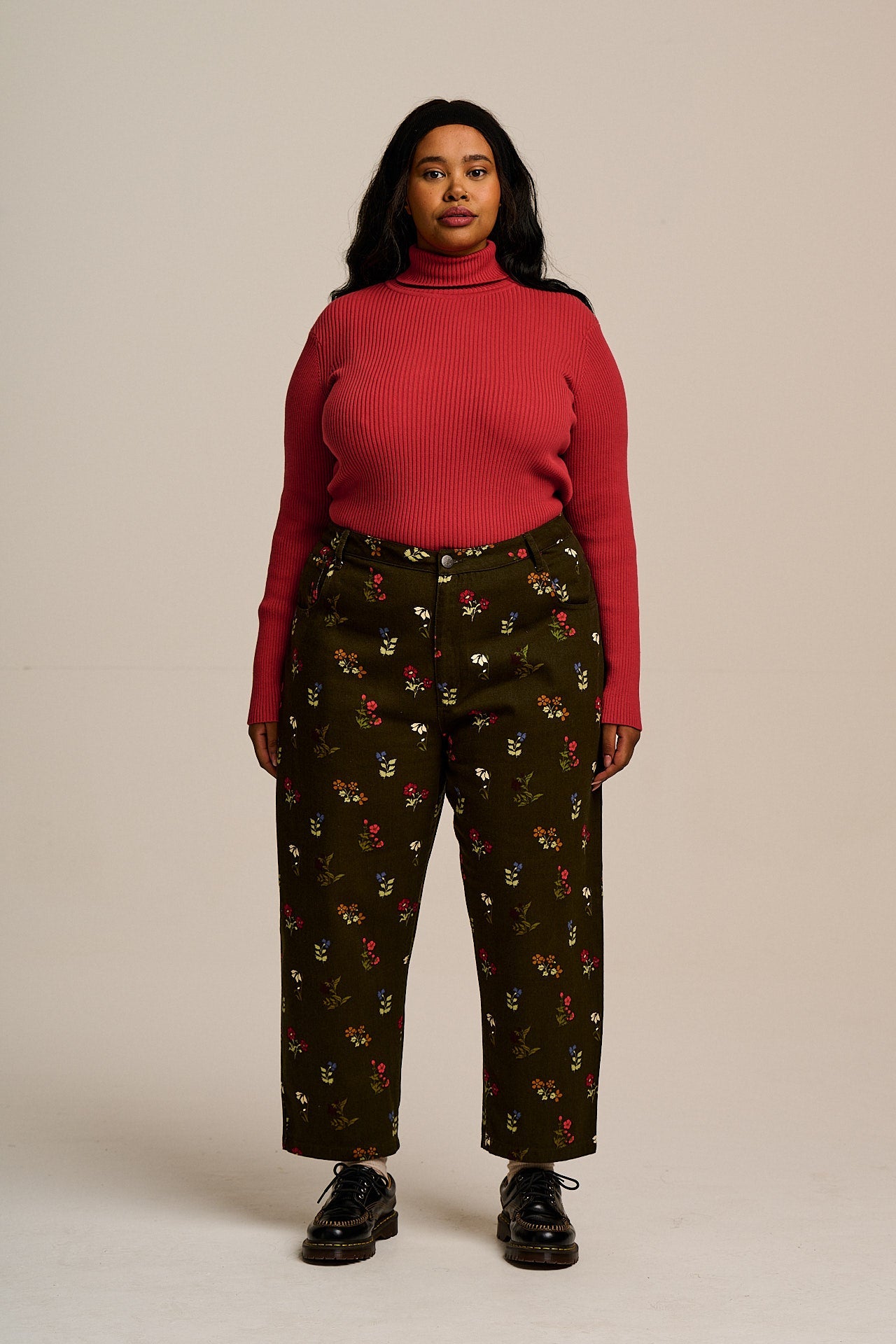 Drew - Cropped Straight Leg Cotton Trousers in Winter Blooms