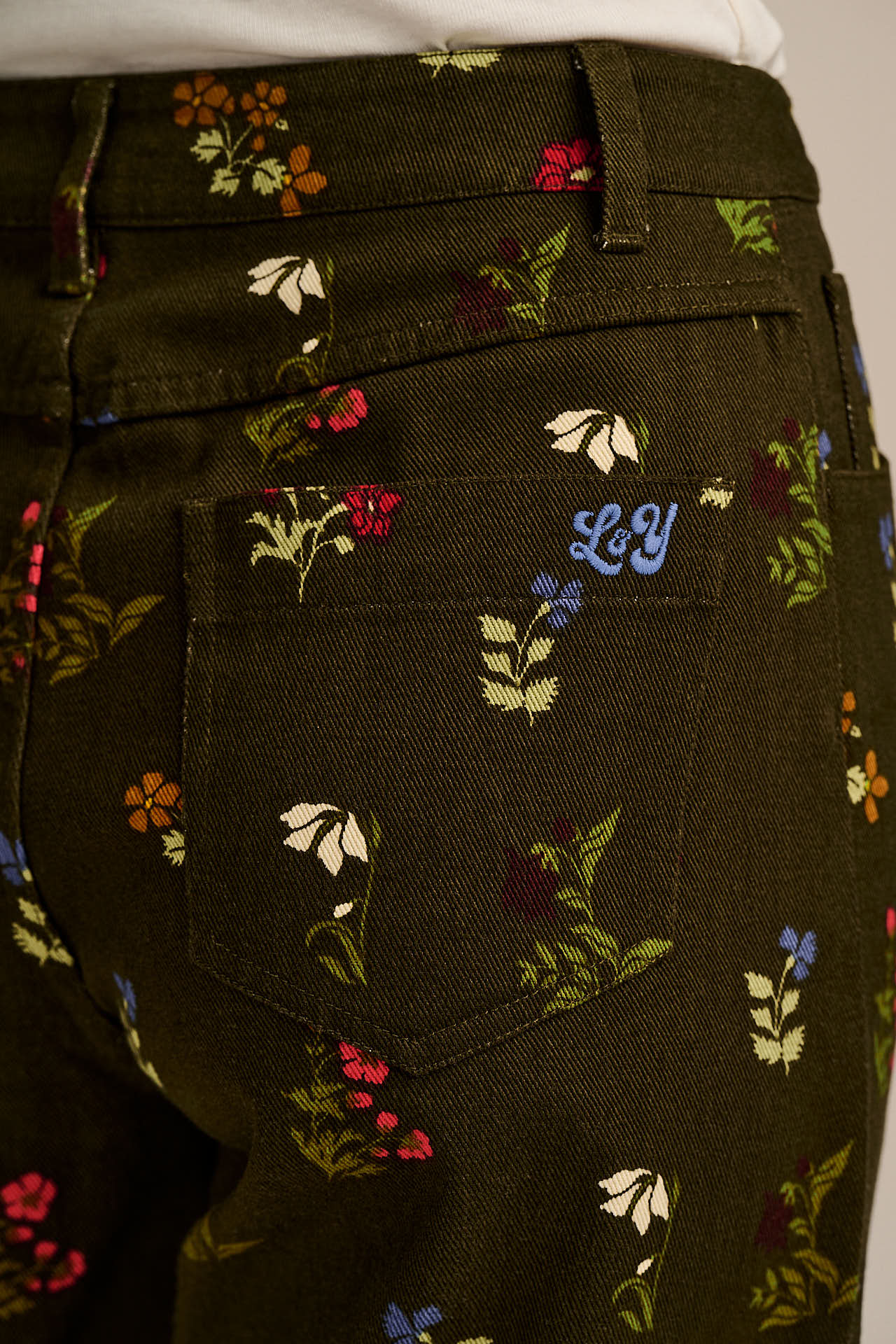 Drew - Cropped Straight Leg Cotton Trousers in Winter Blooms