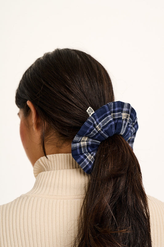 Mimmi - Oversized Scrunchie in Blue Tartan Check