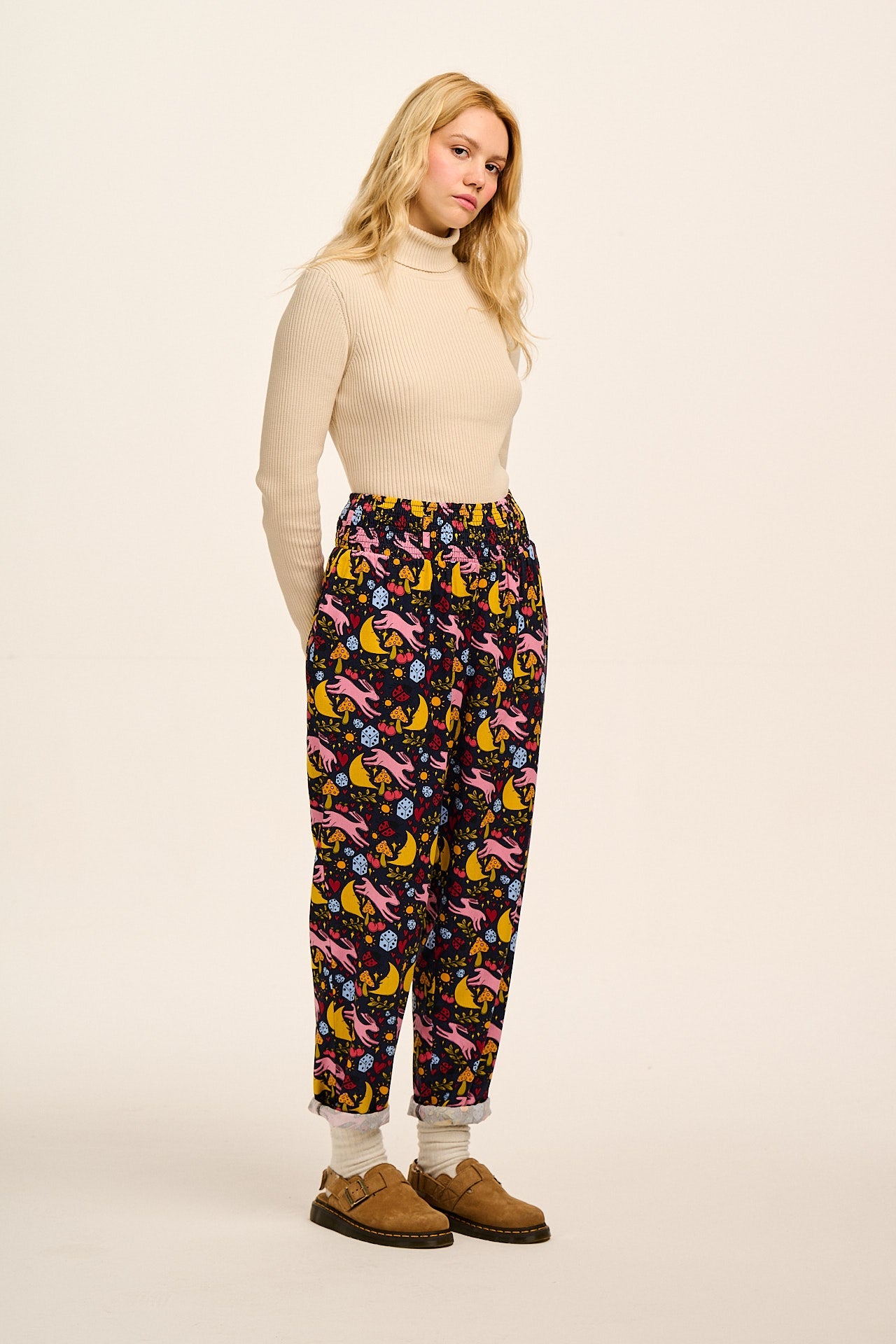 L.E. Alexa - Cotton Trousers in Bunnies Print