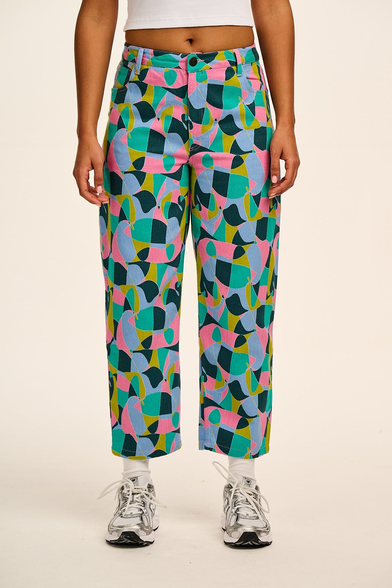 Drew - Cropped Straight Leg Cotton Trousers in Make a Statement Geo Print