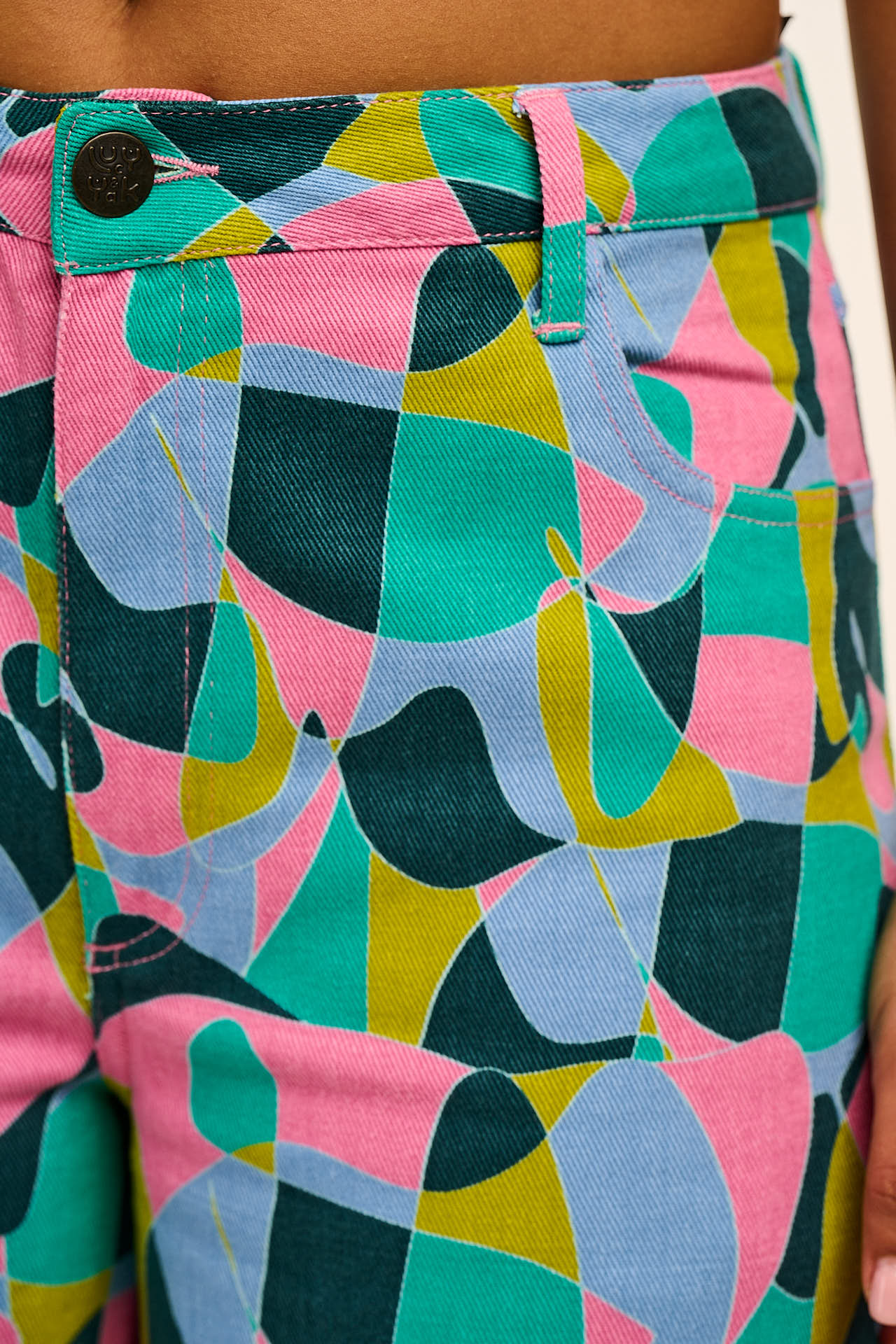 Drew - Cropped Straight Leg Cotton Trousers in Make a Statement Geo Print