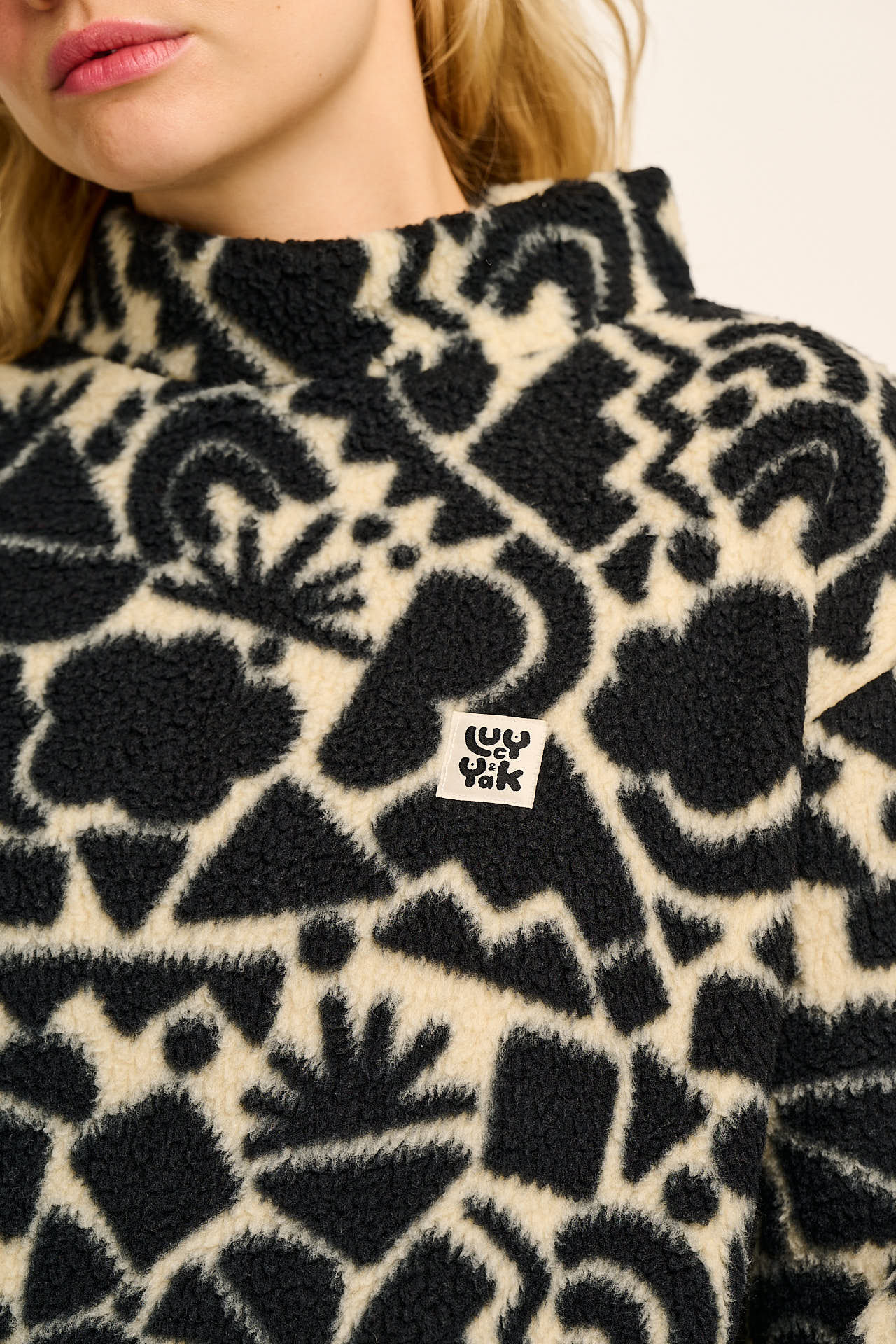 Manaia - Funnel Neck Polar Fleece in Mono Geo