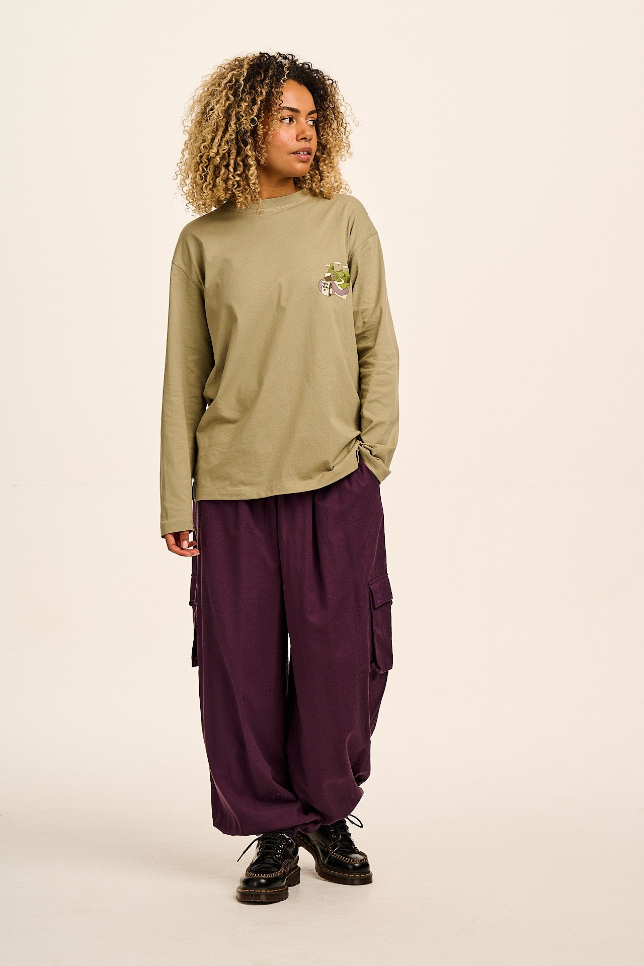 Murat - Long Sleeve Lightweight Cotton Tee in Green Follow Trails Print